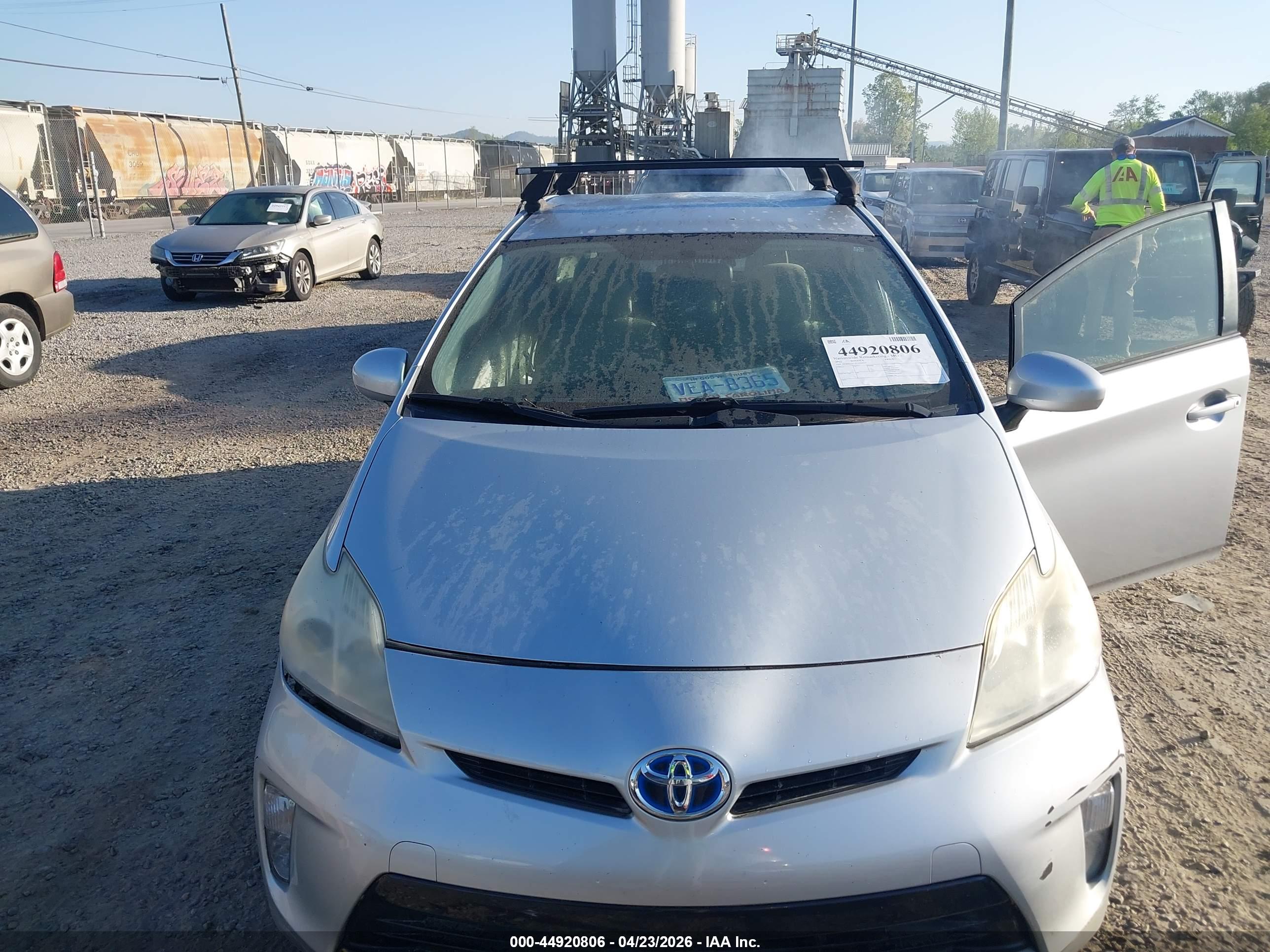 TOYOTA PRIUS image 6