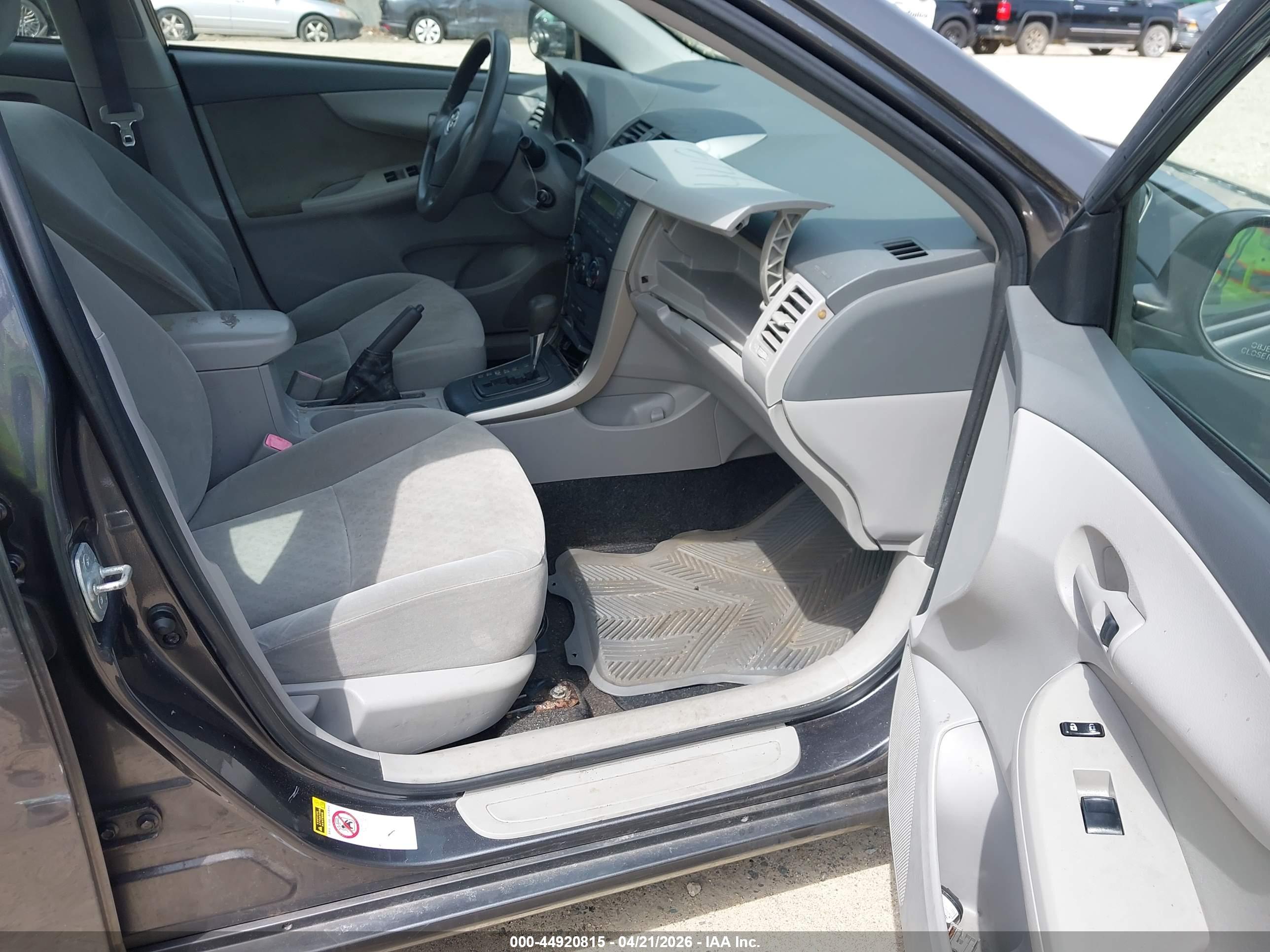 TOYOTA COROLLA image 5