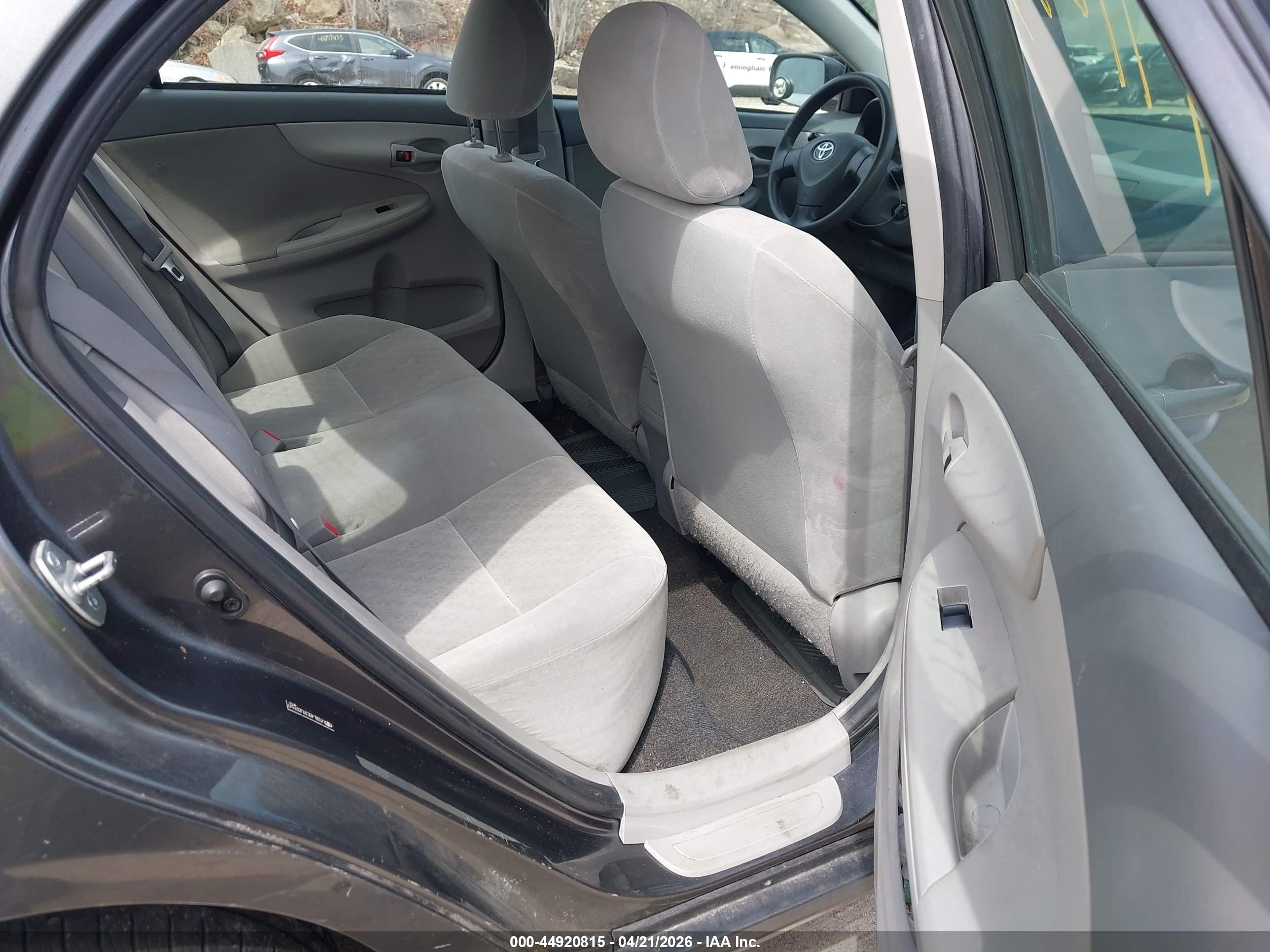 TOYOTA COROLLA image 8