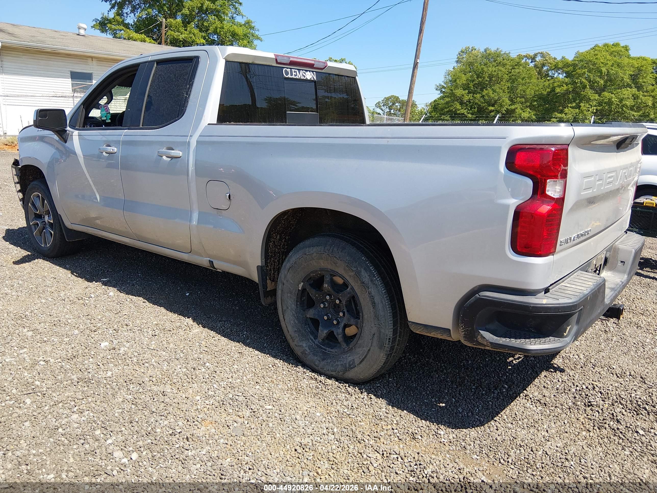CHEVROLET SILVERADO image 3