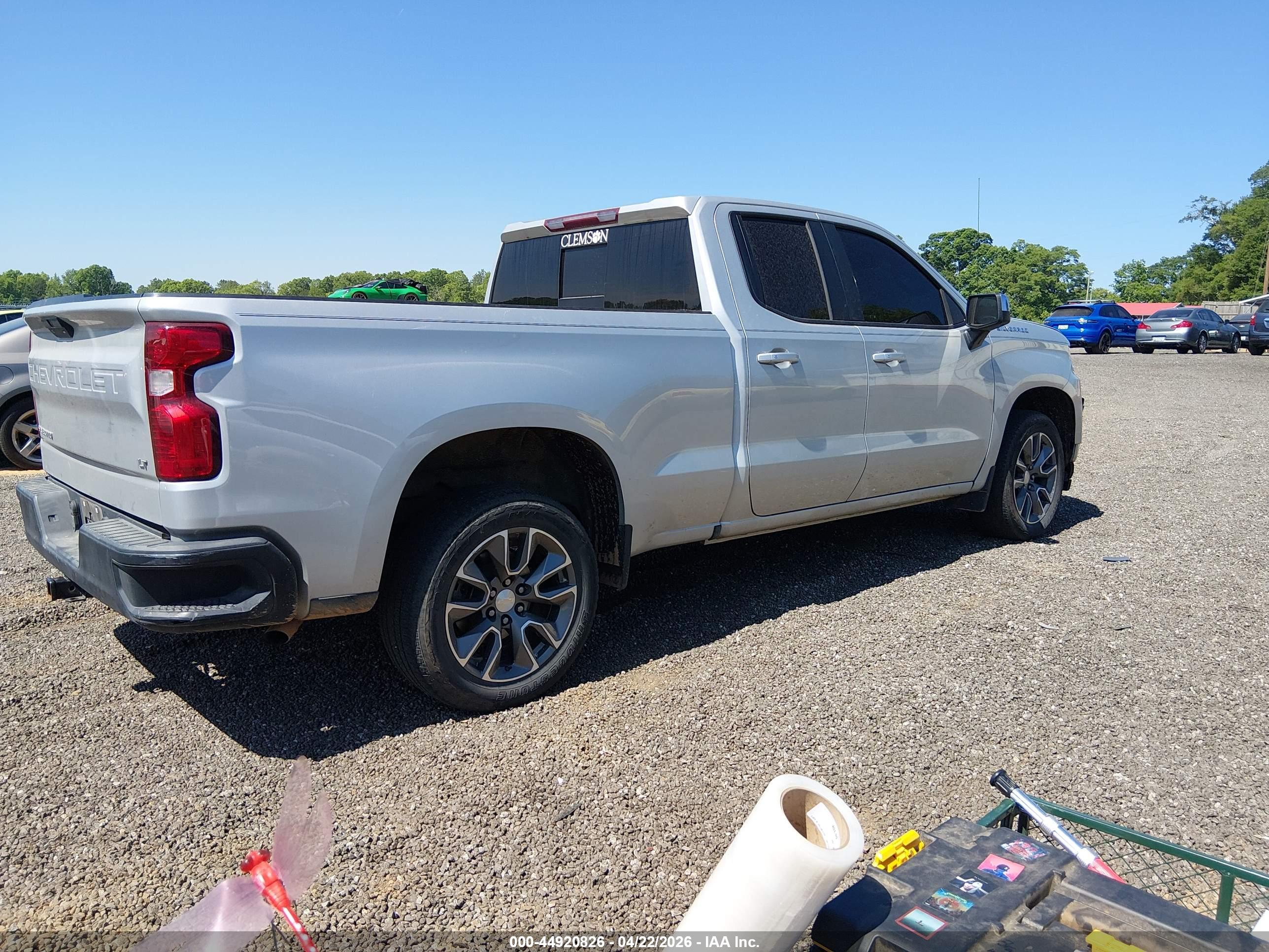 CHEVROLET SILVERADO image 4