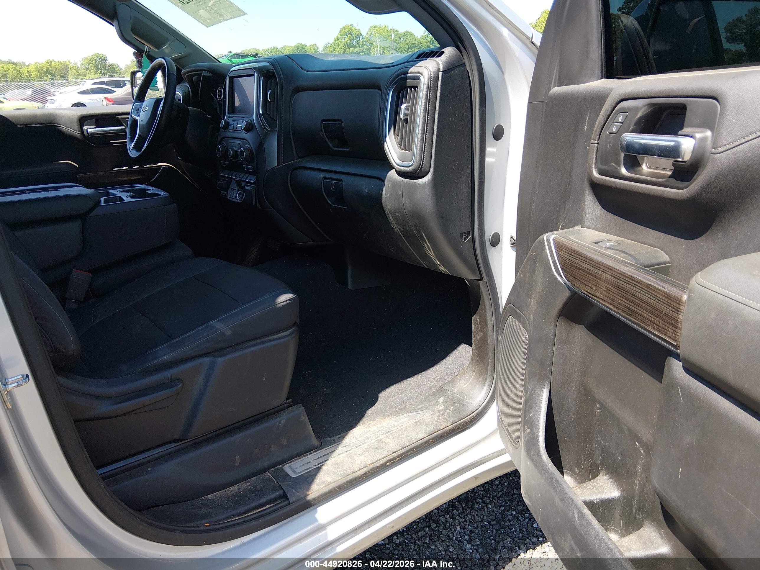 CHEVROLET SILVERADO image 5