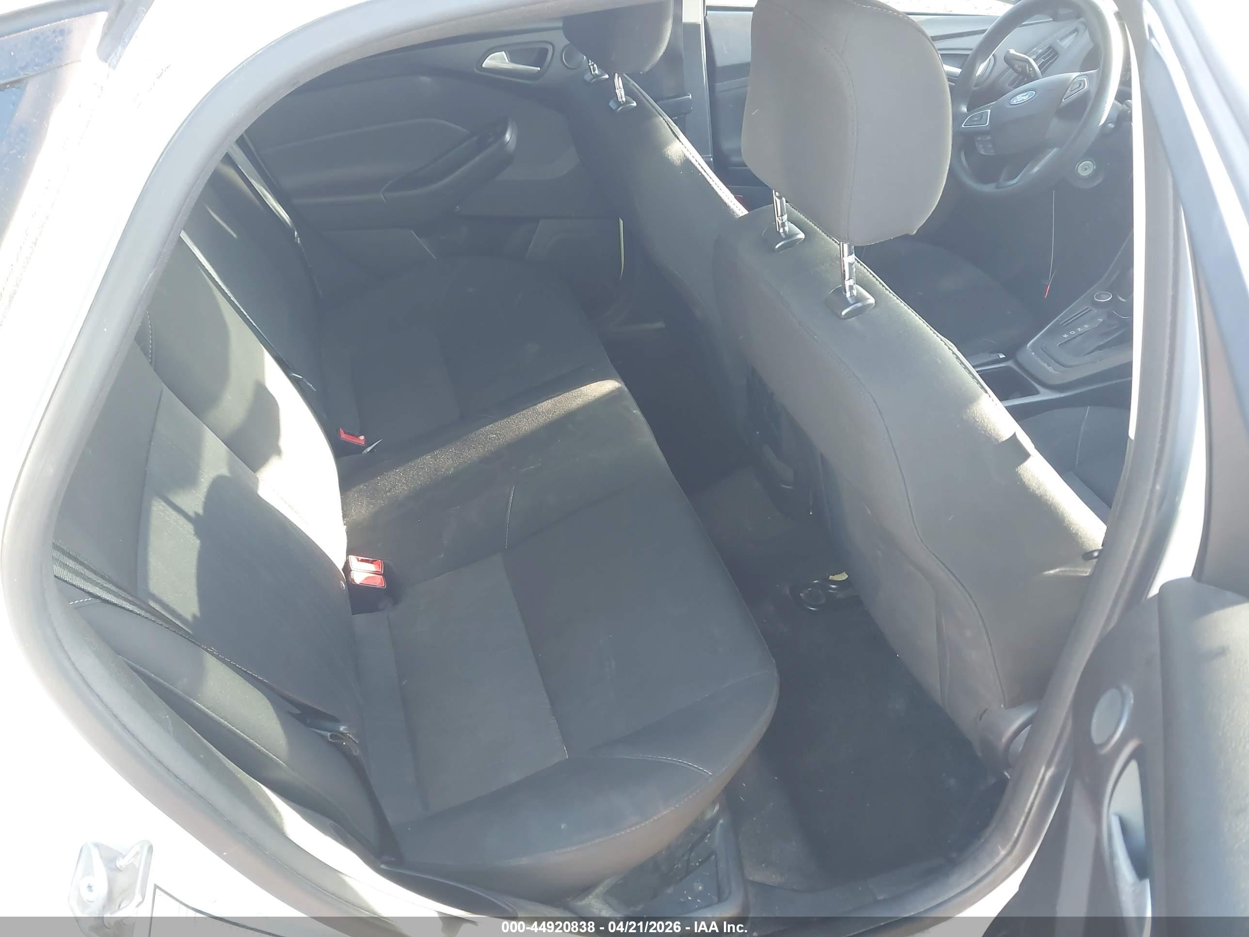 FORD FOCUS image 8