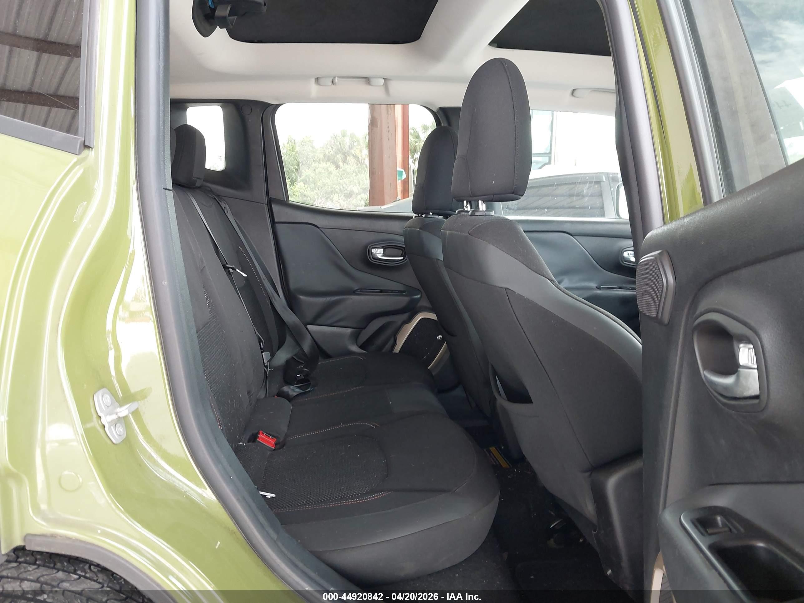 JEEP RENEGADE image 8
