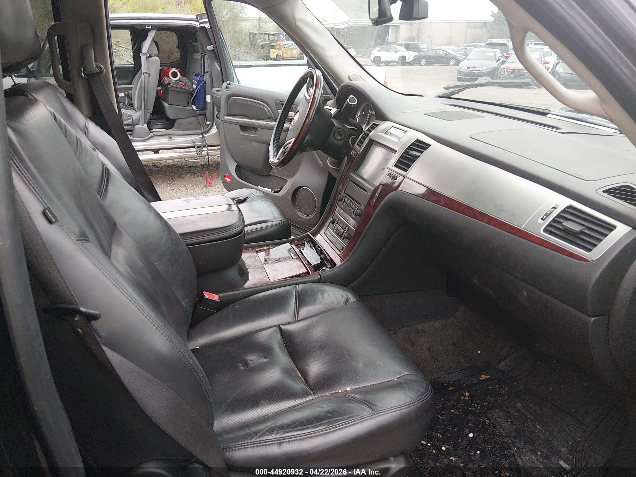 CADILLAC ESCALADE image 5