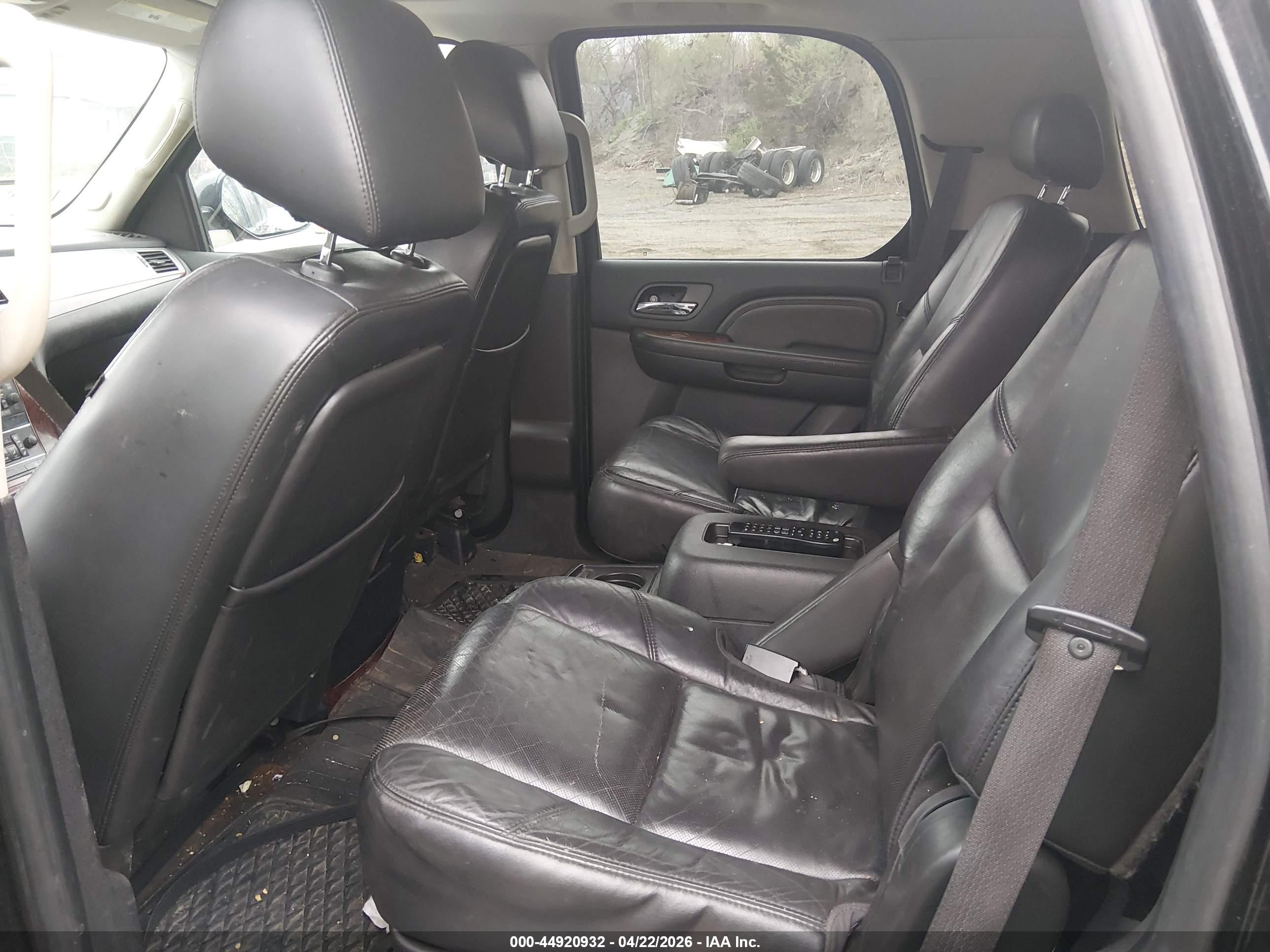 CADILLAC ESCALADE image 8