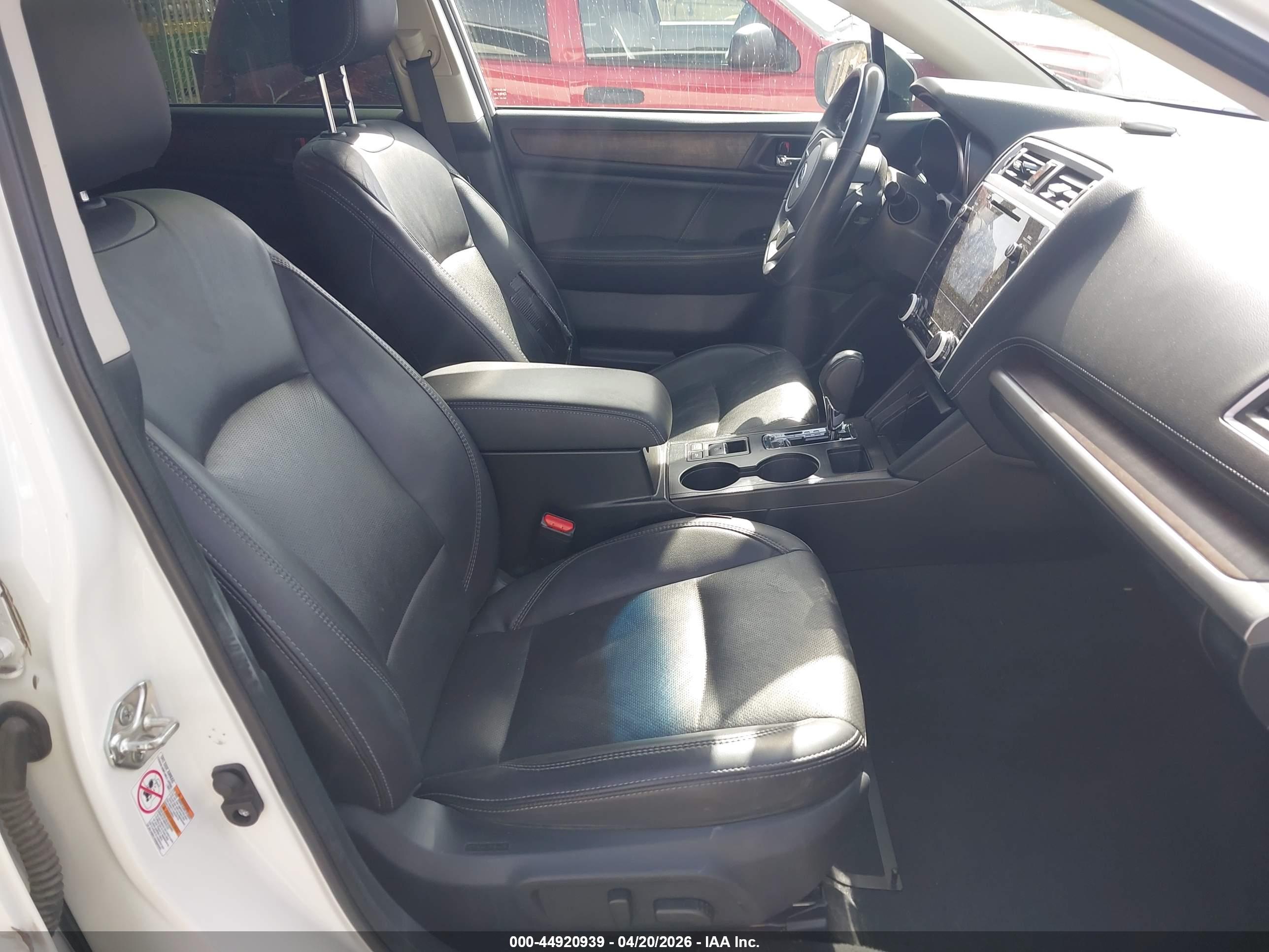 SUBARU OUTBACK image 5