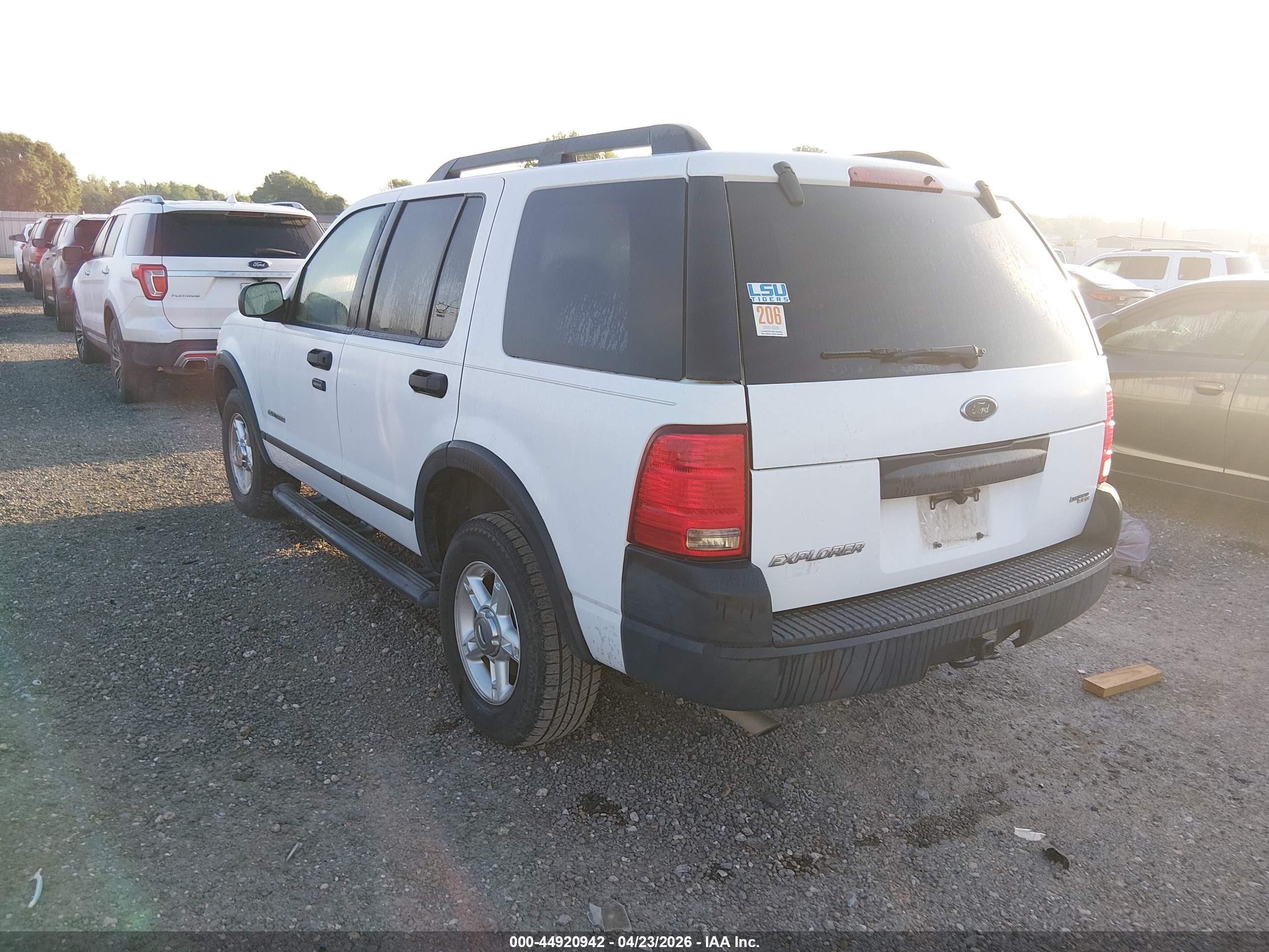 FORD EXPLORER image 3
