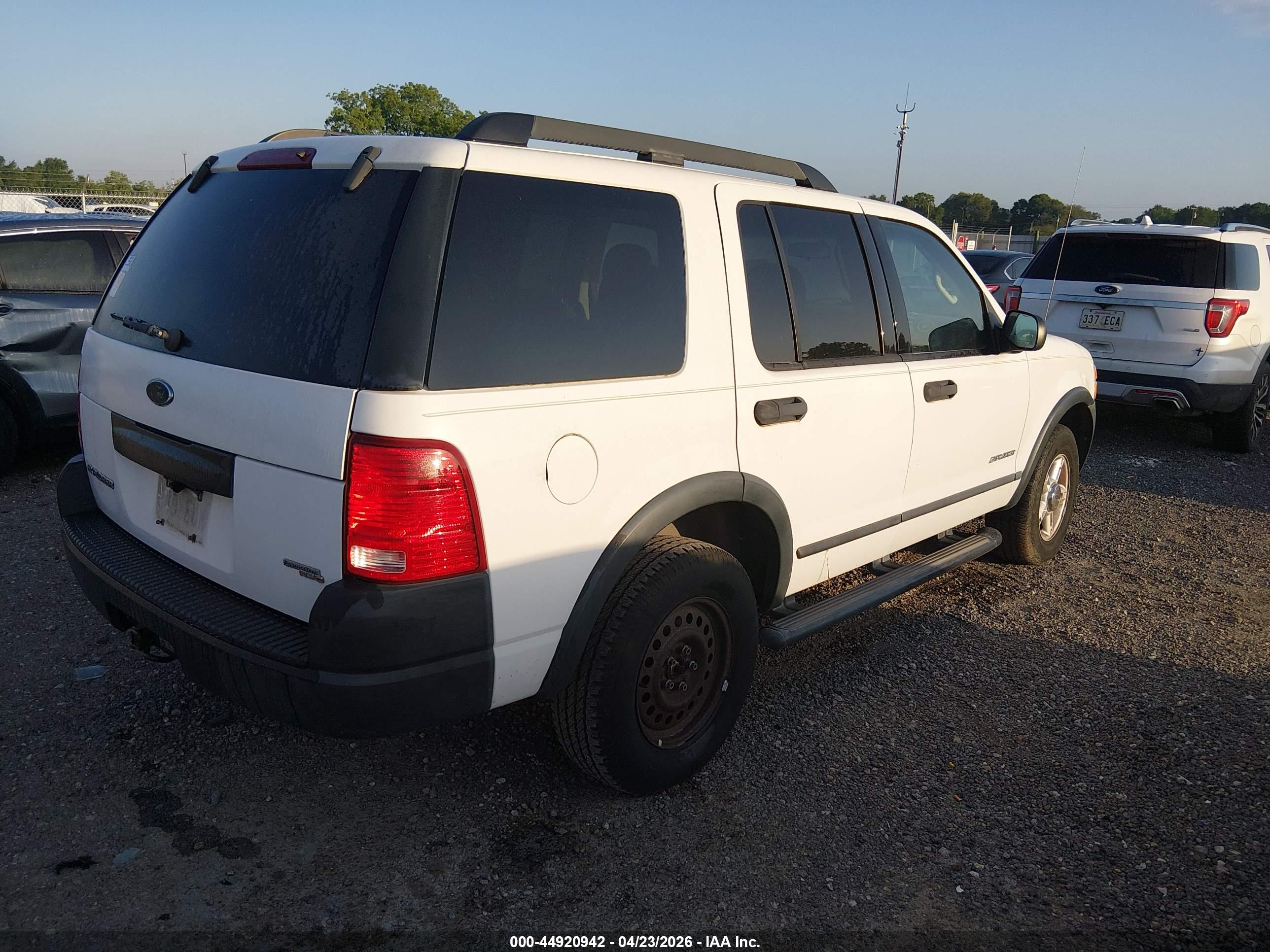 FORD EXPLORER image 4