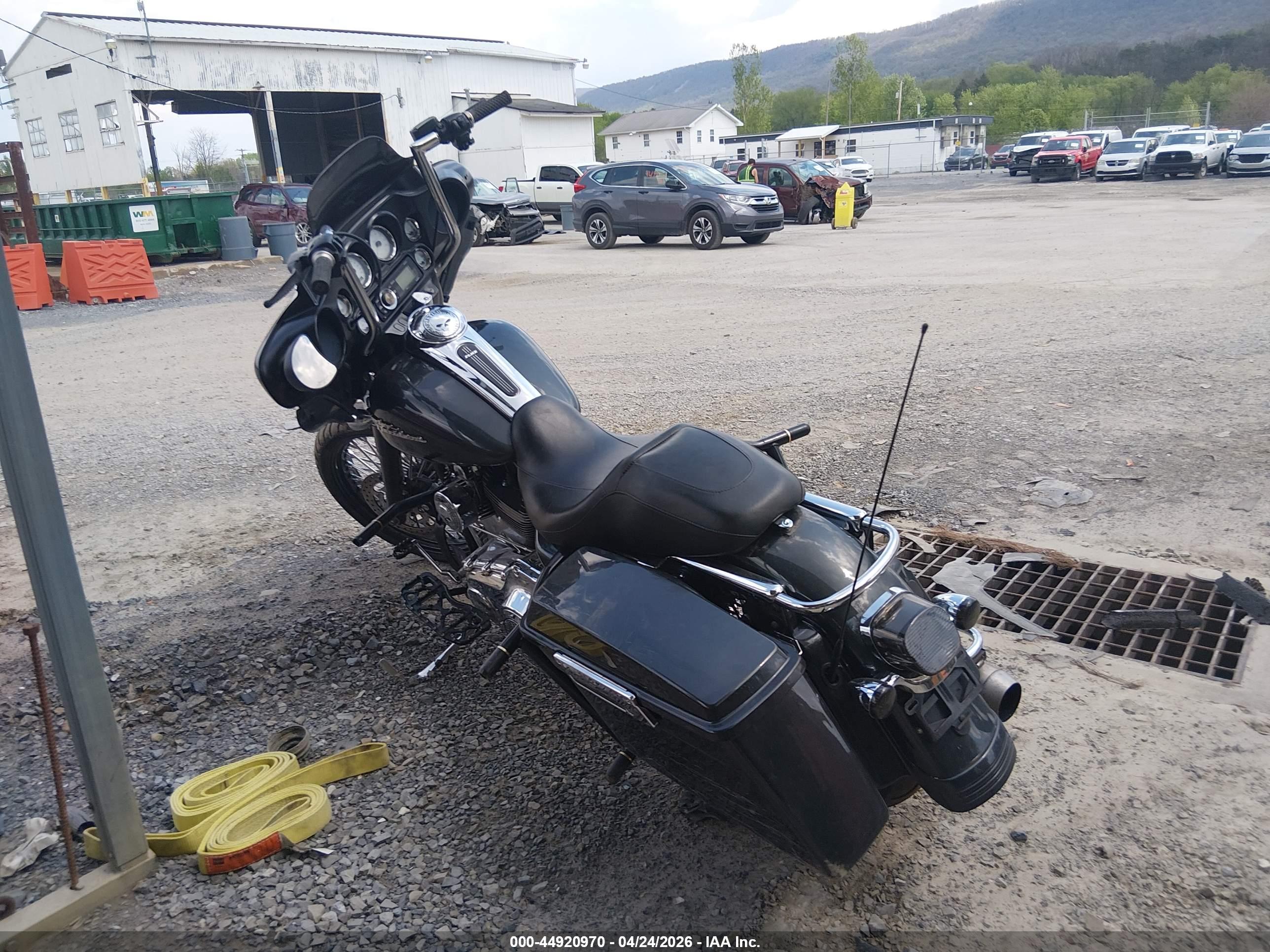 HARLEY-DAVIDSON FLHX image 3