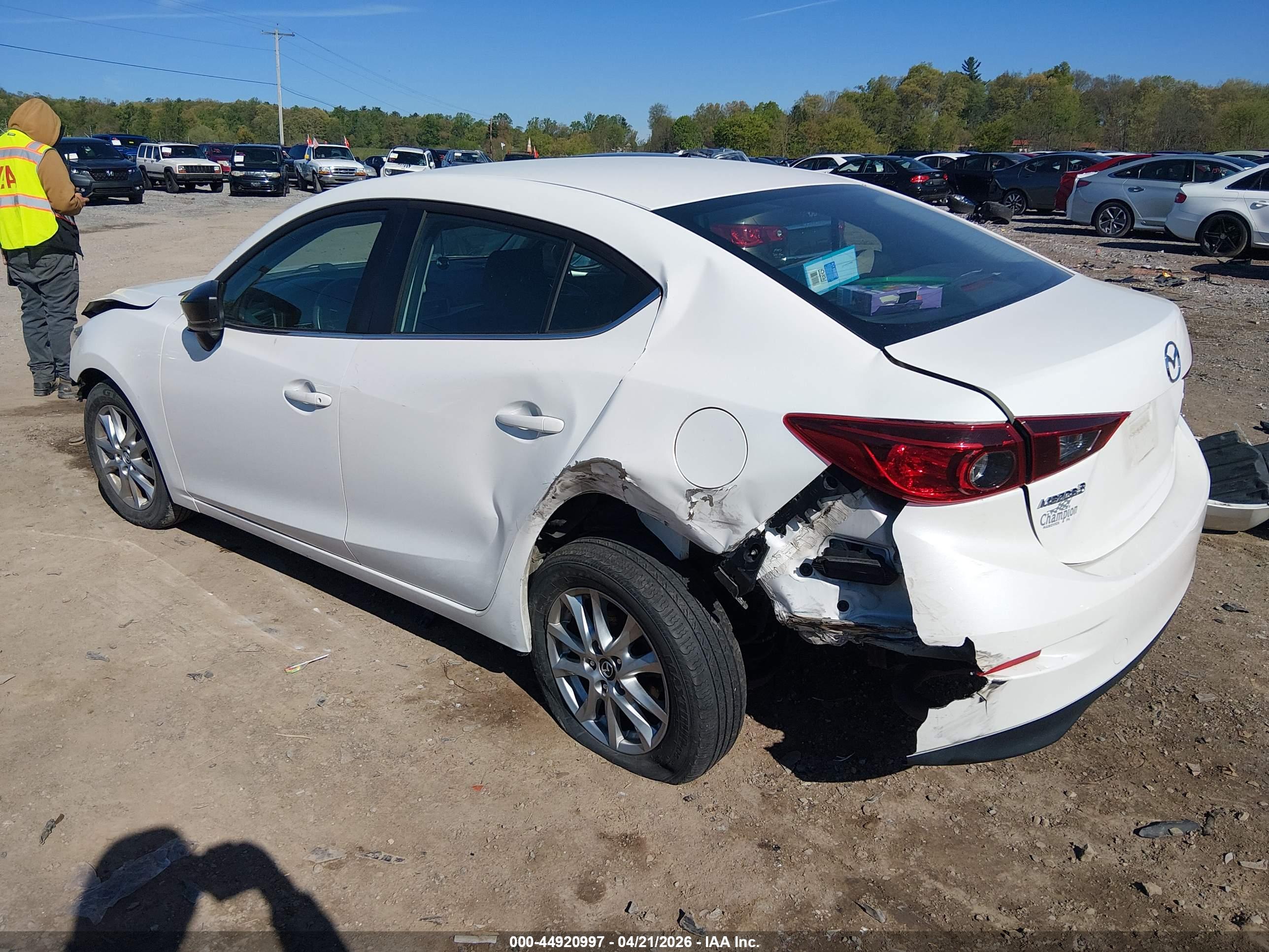 MAZDA MAZDA3 image 3
