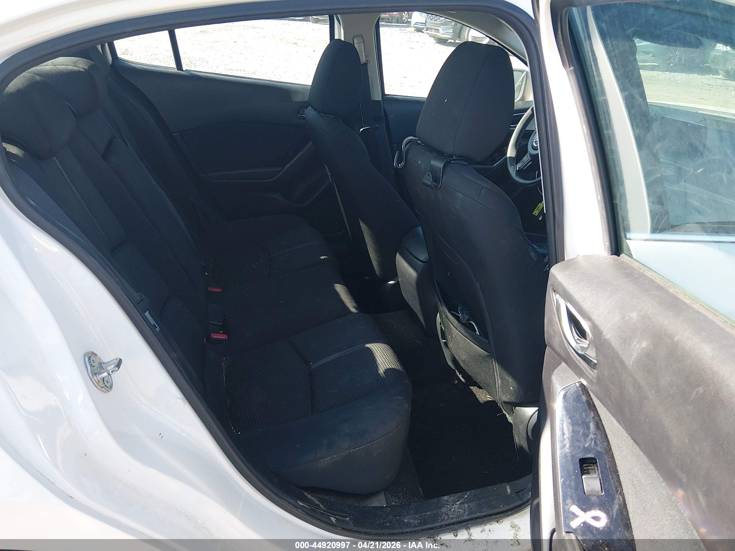 MAZDA MAZDA3 image 8