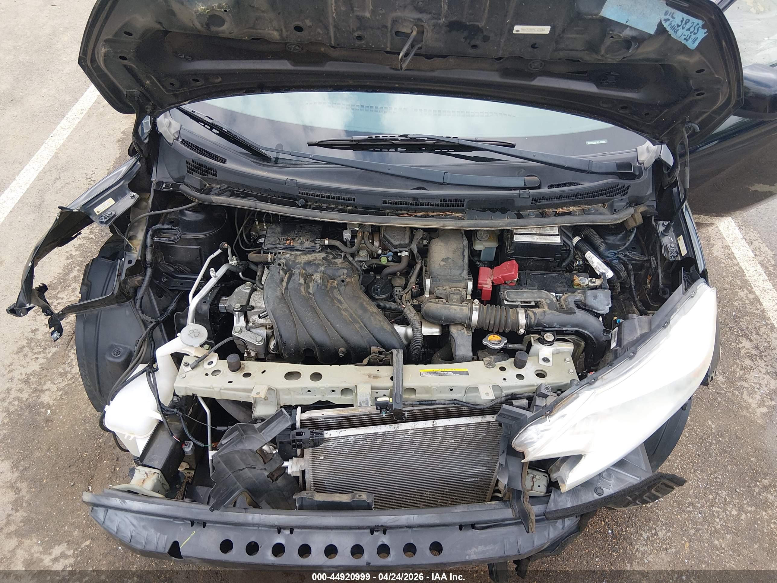 NISSAN VERSA image 10