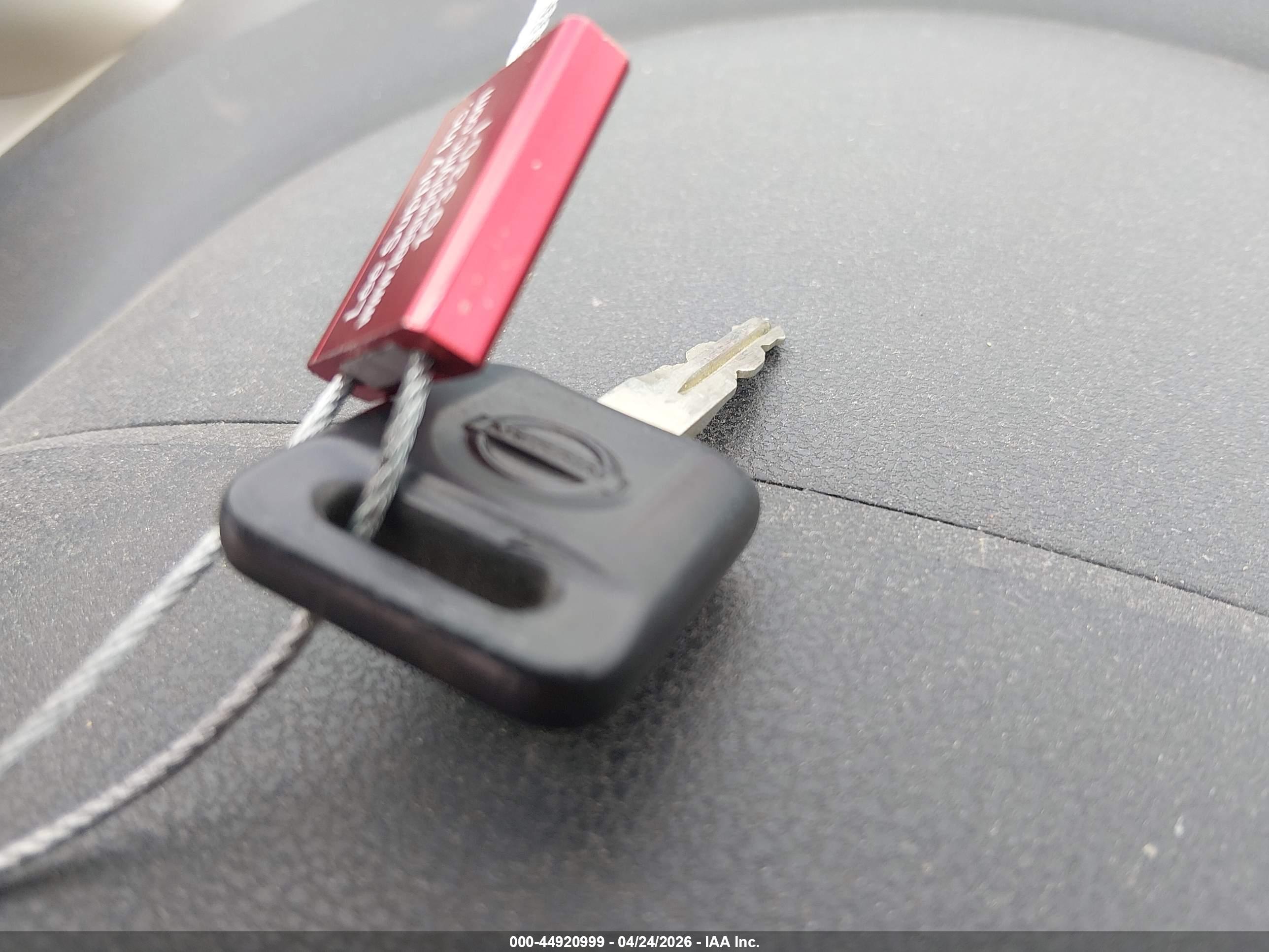 NISSAN VERSA image 11