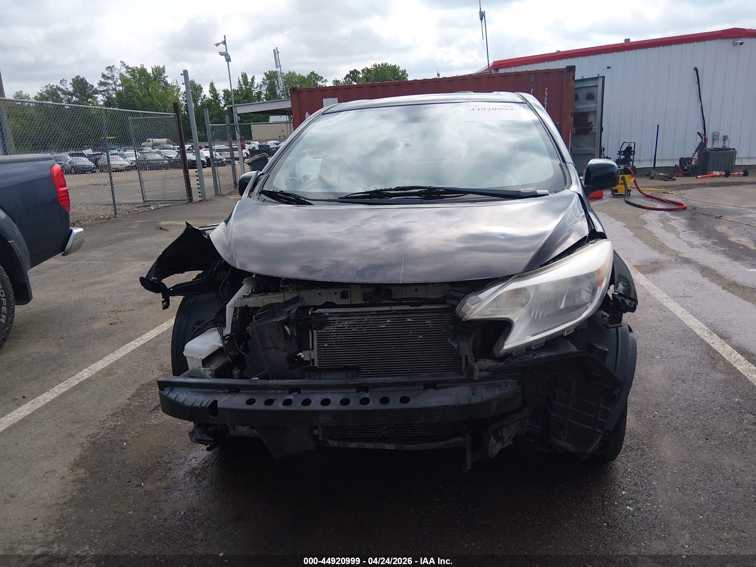 NISSAN VERSA image 6