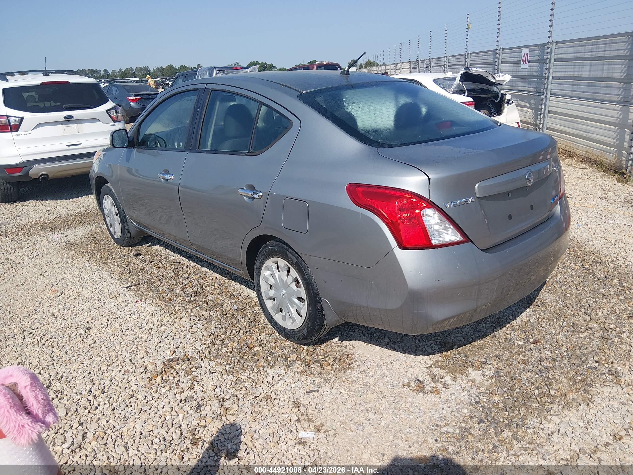 NISSAN VERSA image 3