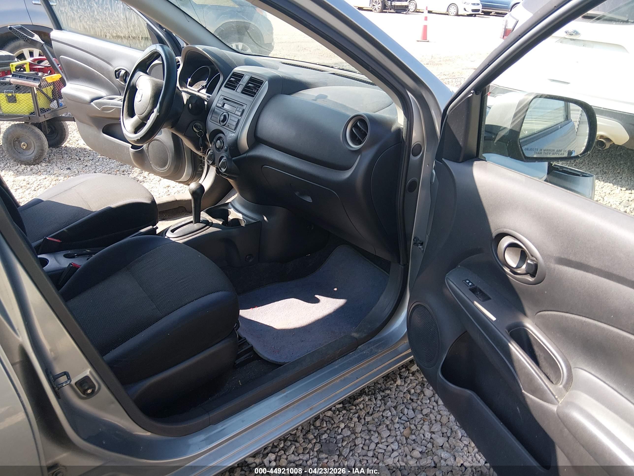 NISSAN VERSA image 5