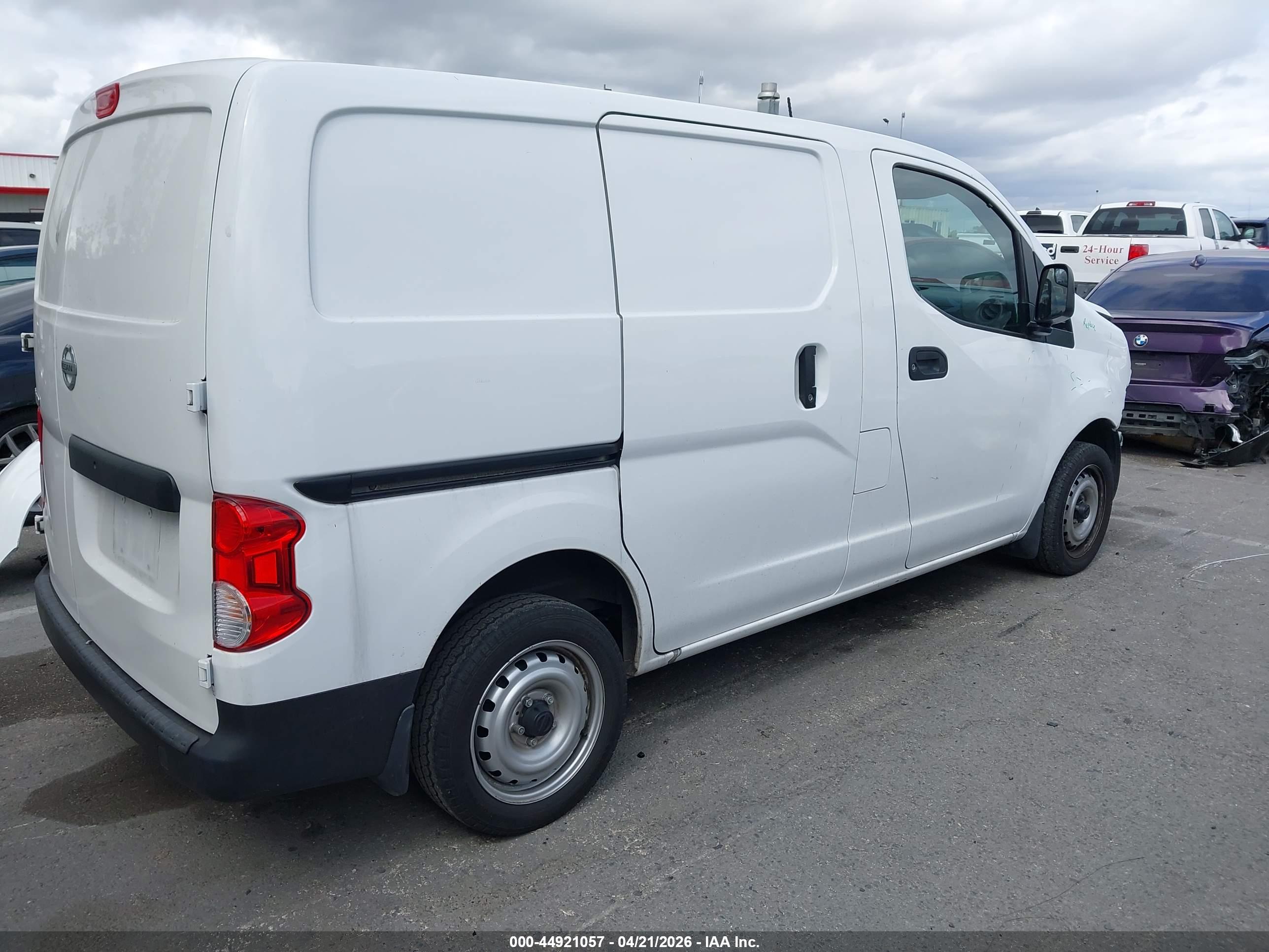 NISSAN NV200 image 4