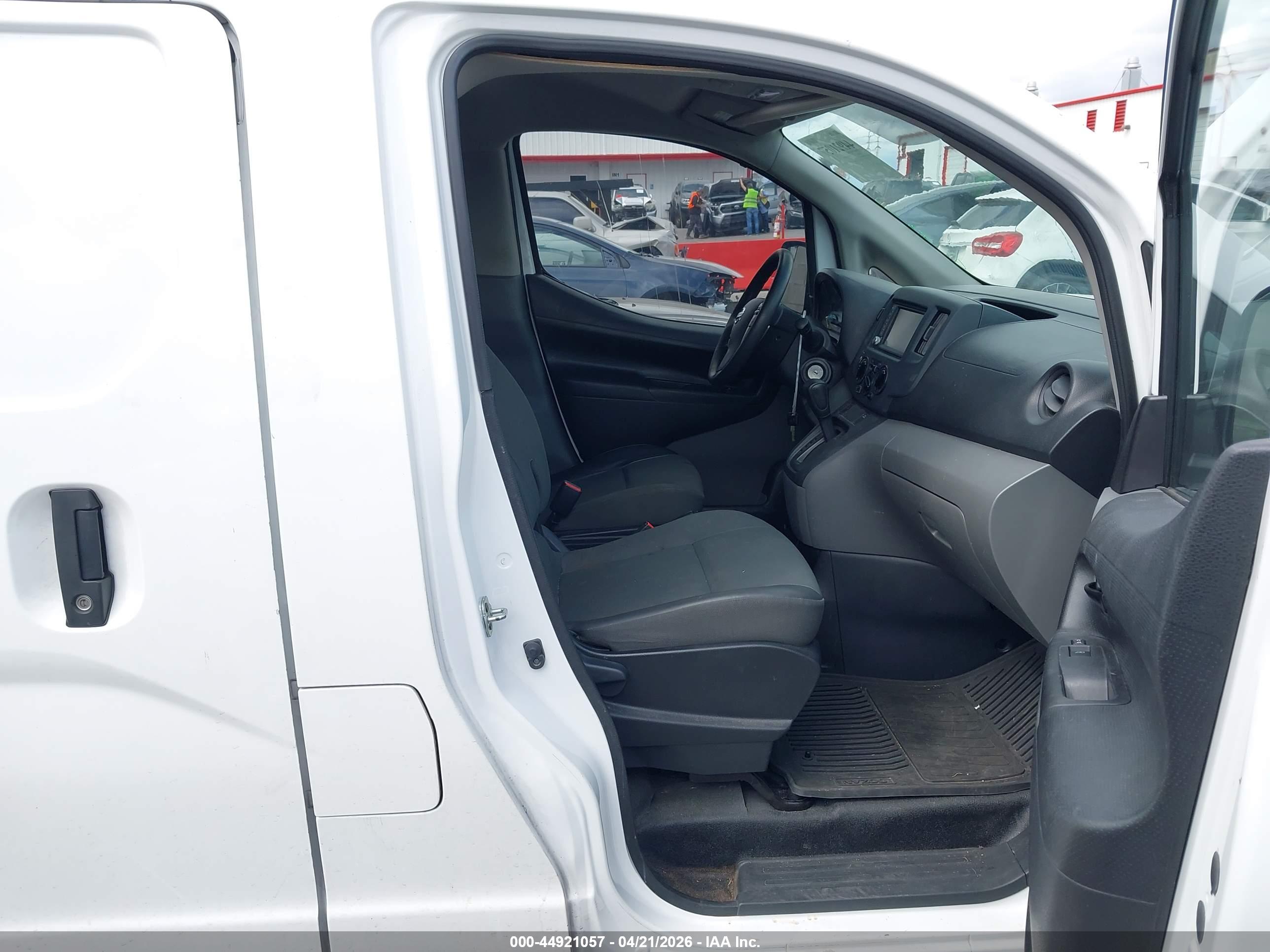 NISSAN NV200 image 5