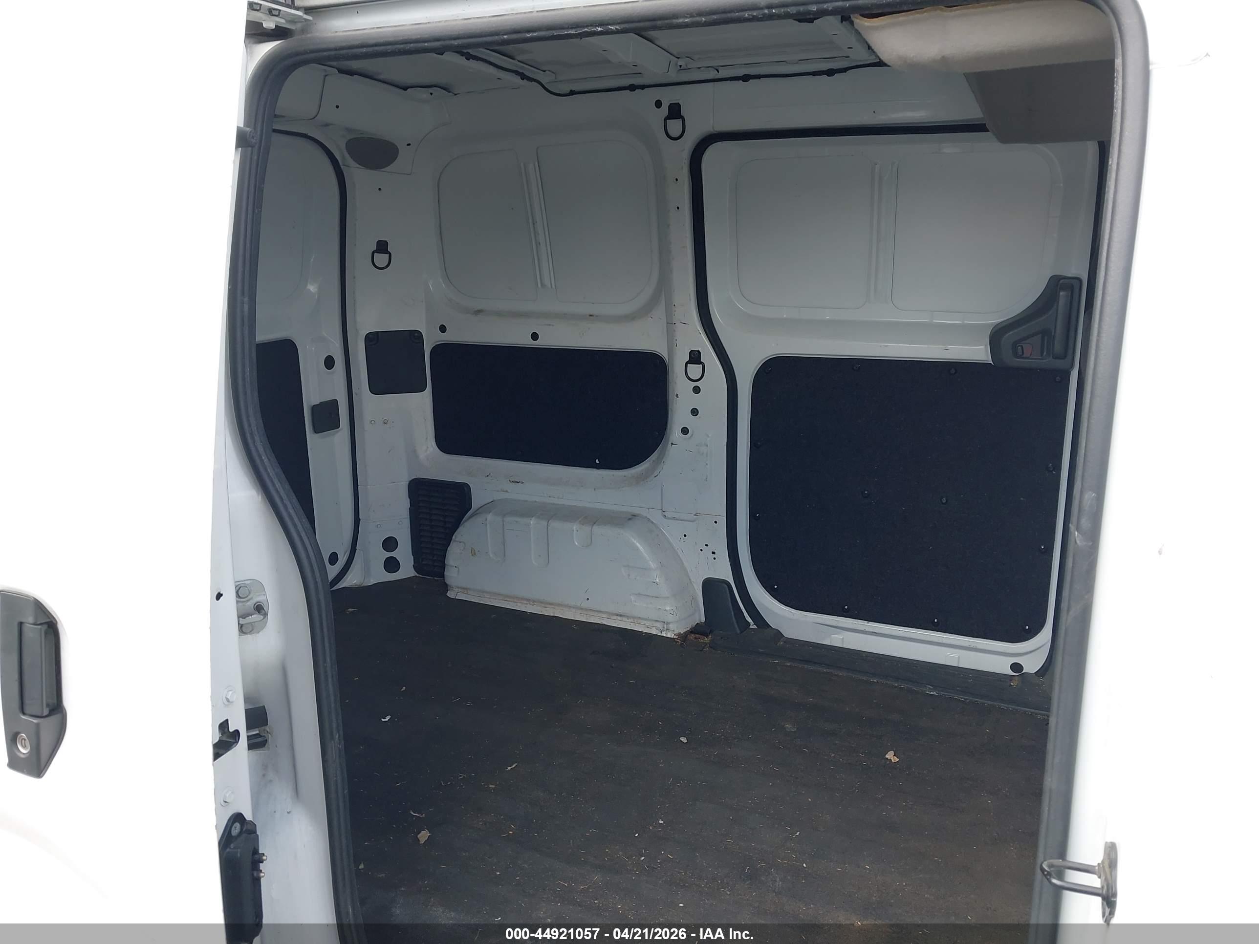 NISSAN NV200 image 8