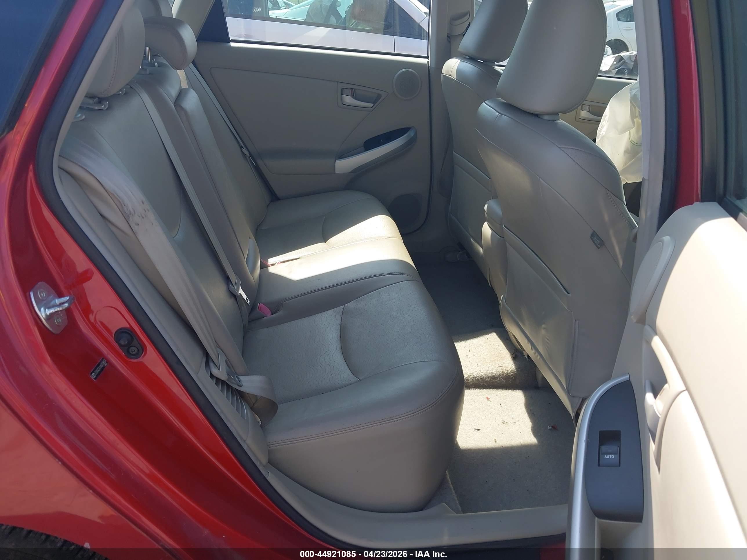 TOYOTA PRIUS image 8