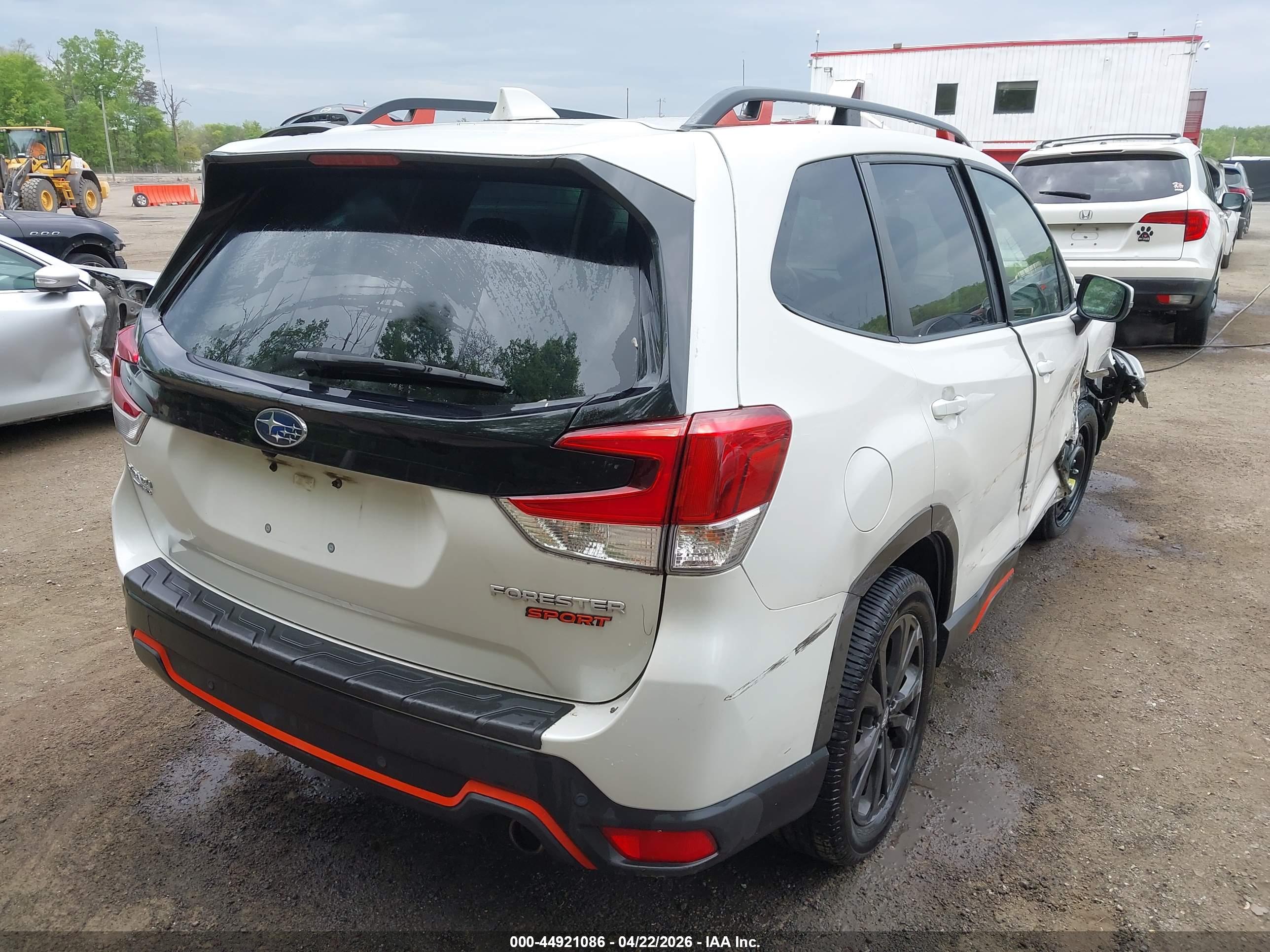 SUBARU FORESTER image 4