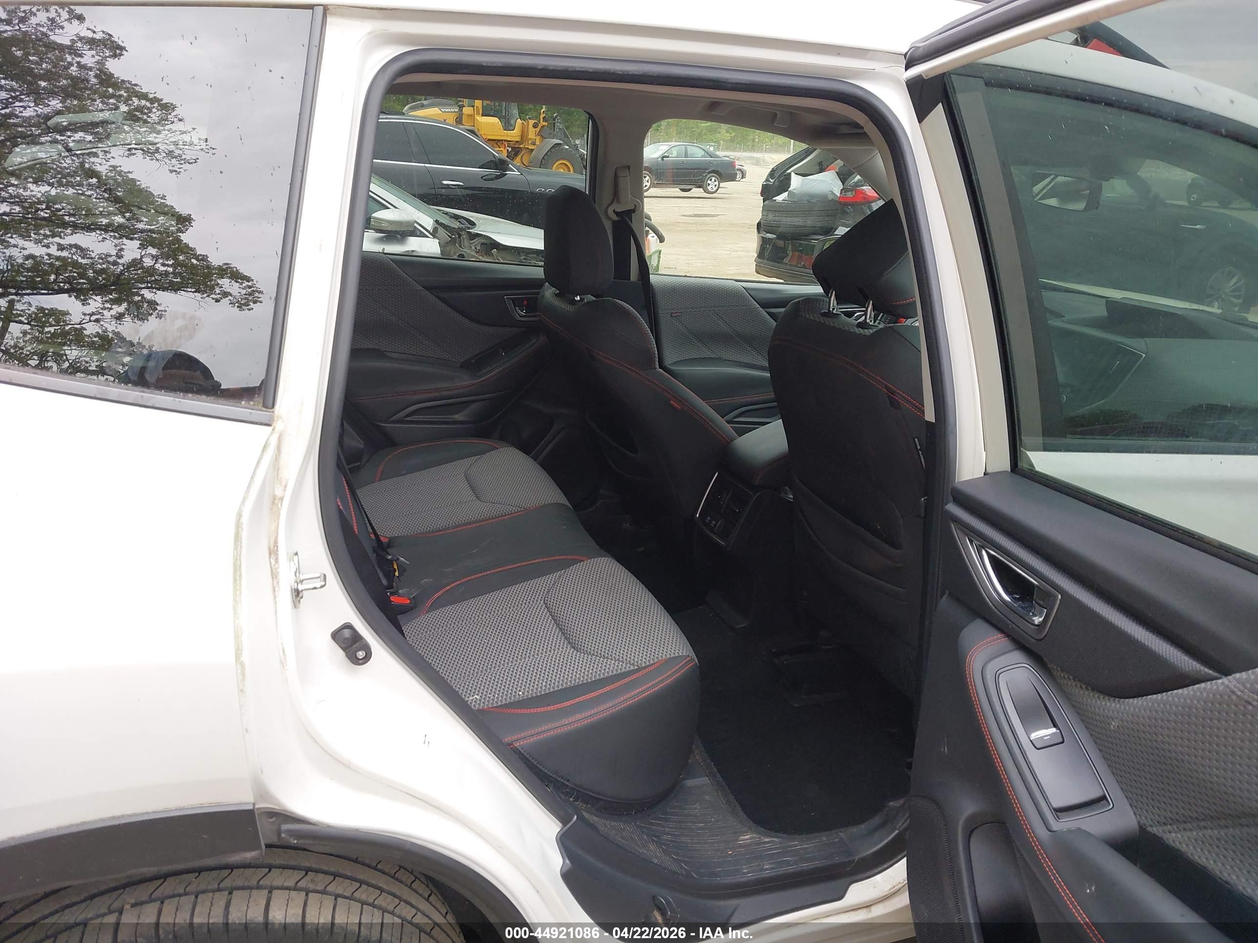 SUBARU FORESTER image 8