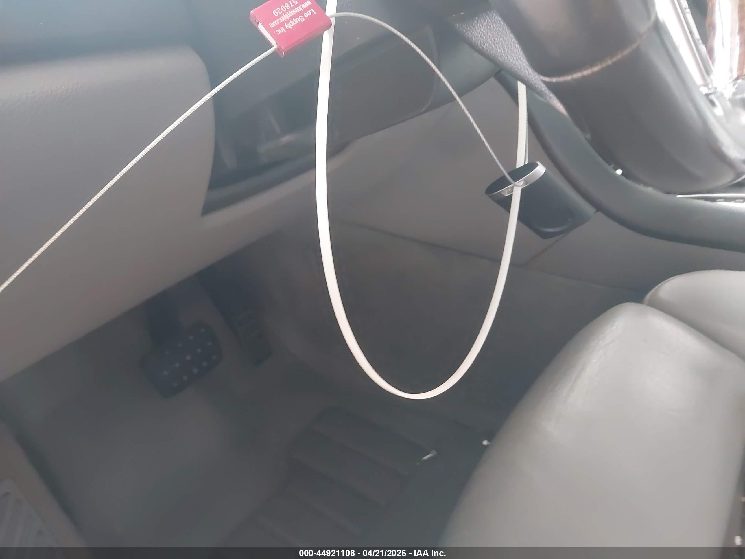 CADILLAC SRX image 11