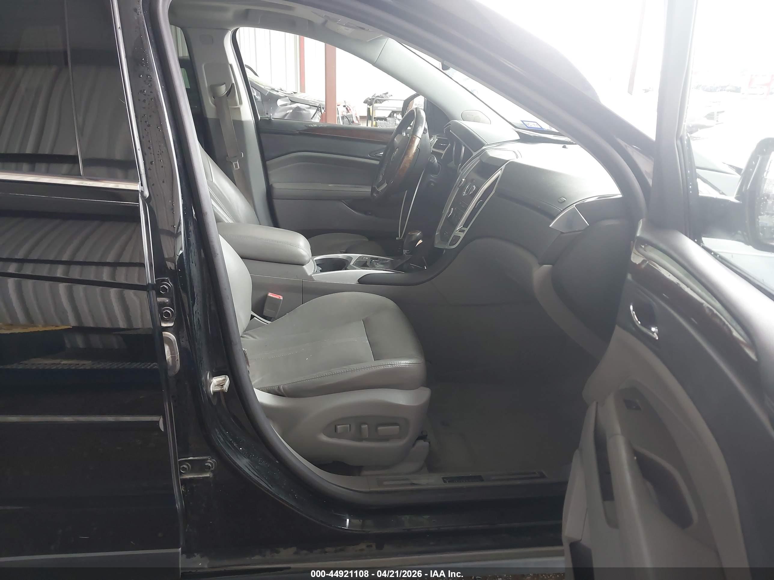 CADILLAC SRX image 5