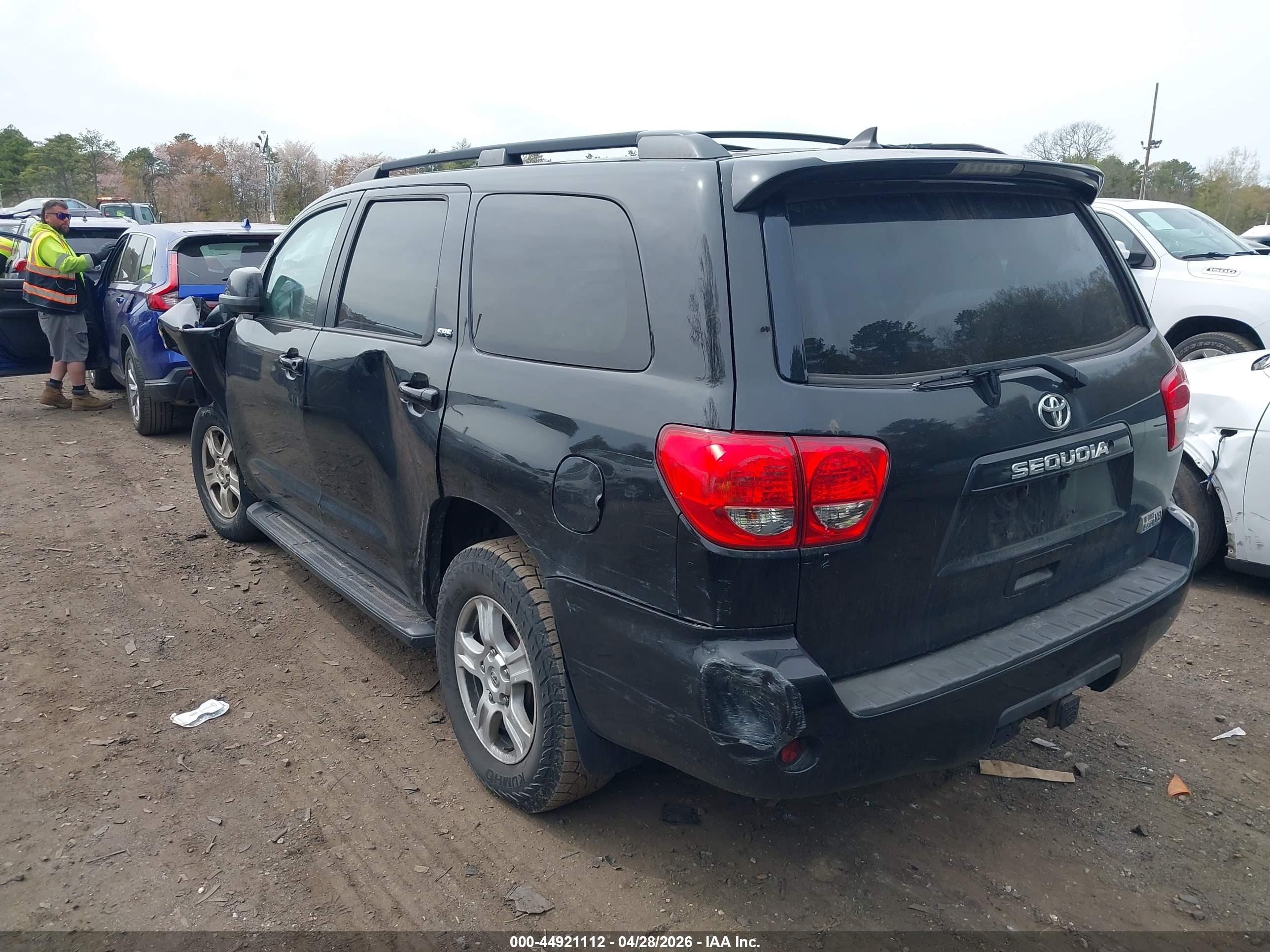 TOYOTA SEQUOIA image 3