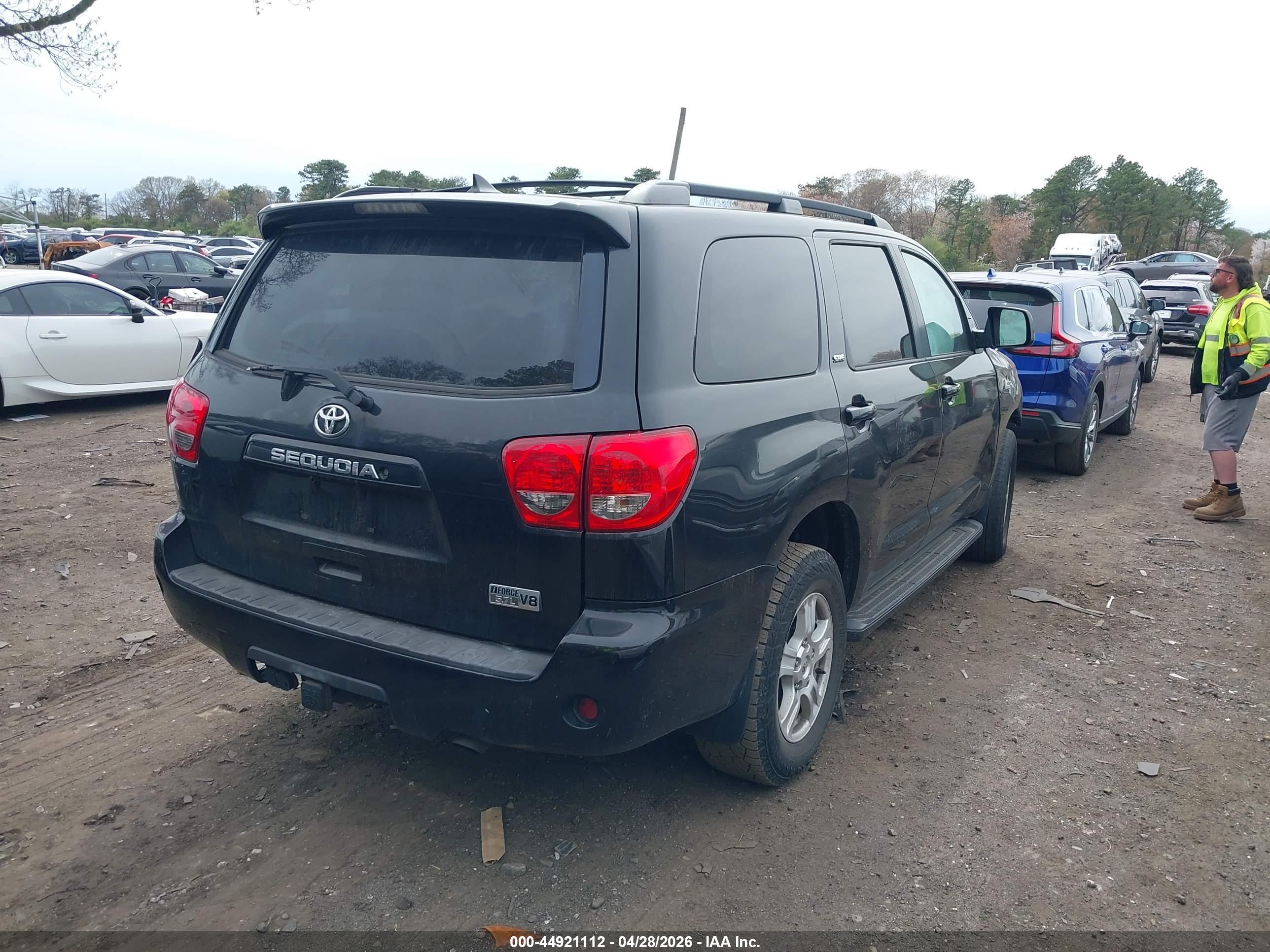 TOYOTA SEQUOIA image 4