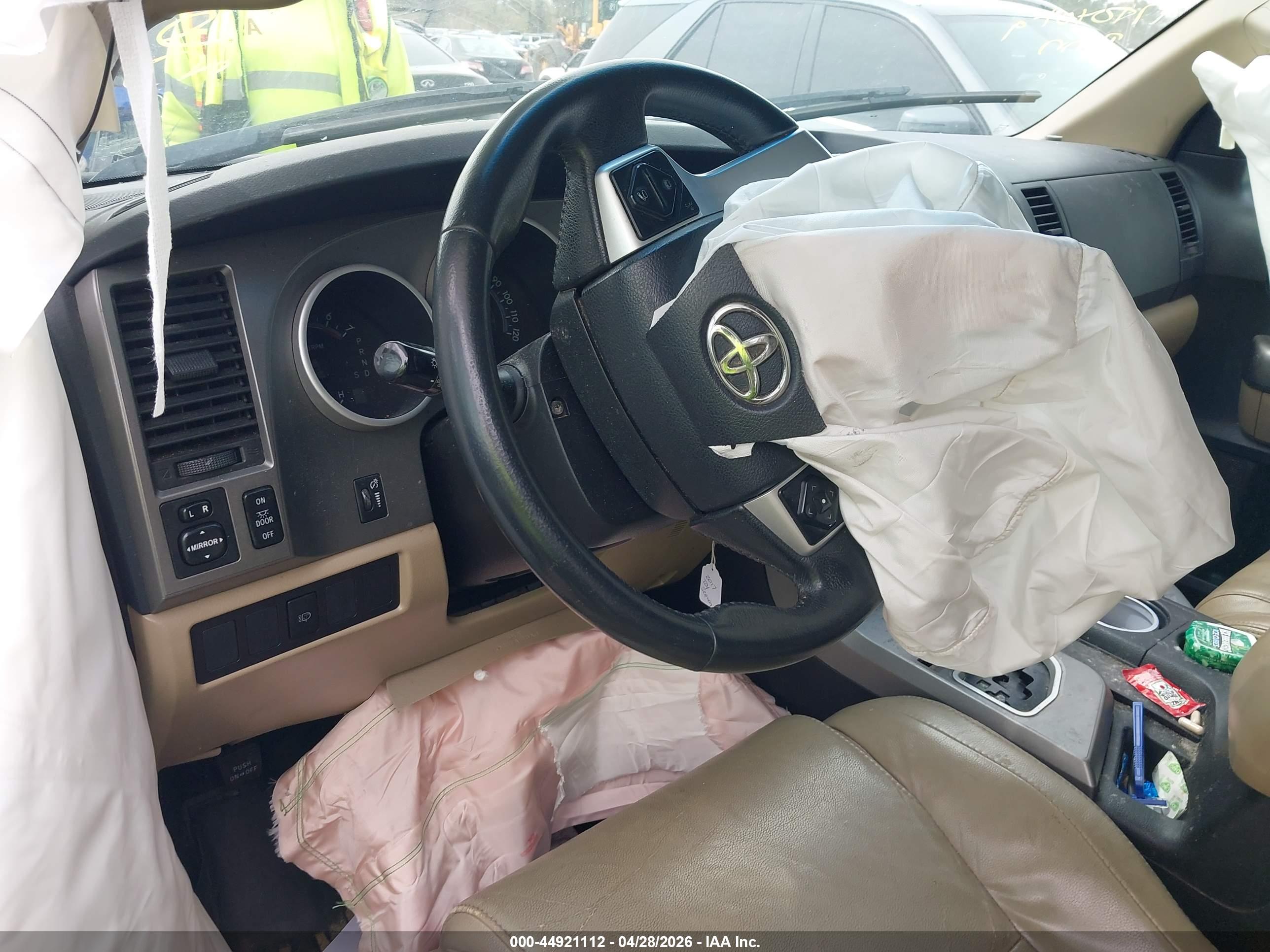 TOYOTA SEQUOIA image 5