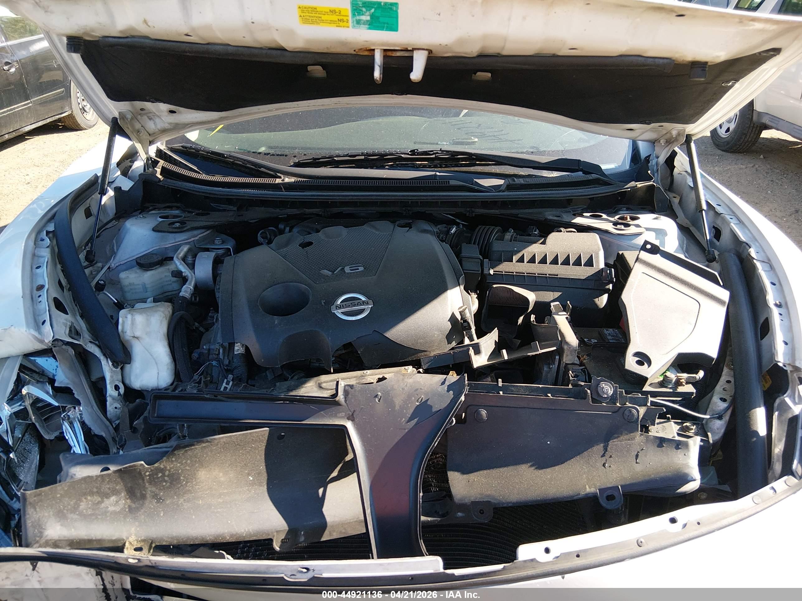NISSAN MAXIMA image 10