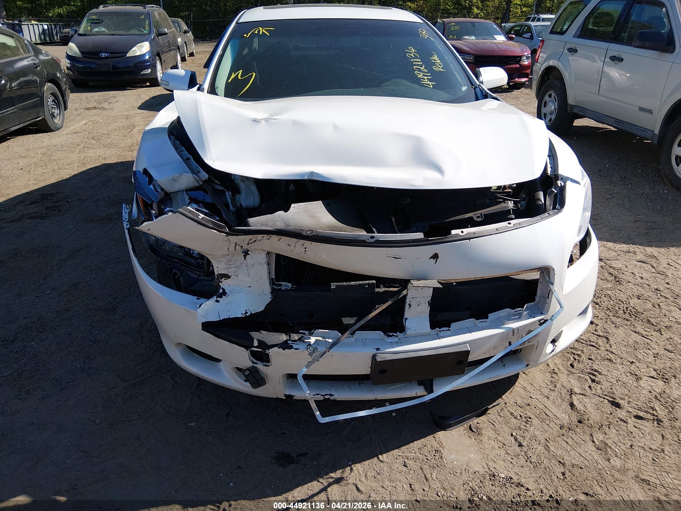 NISSAN MAXIMA image 6