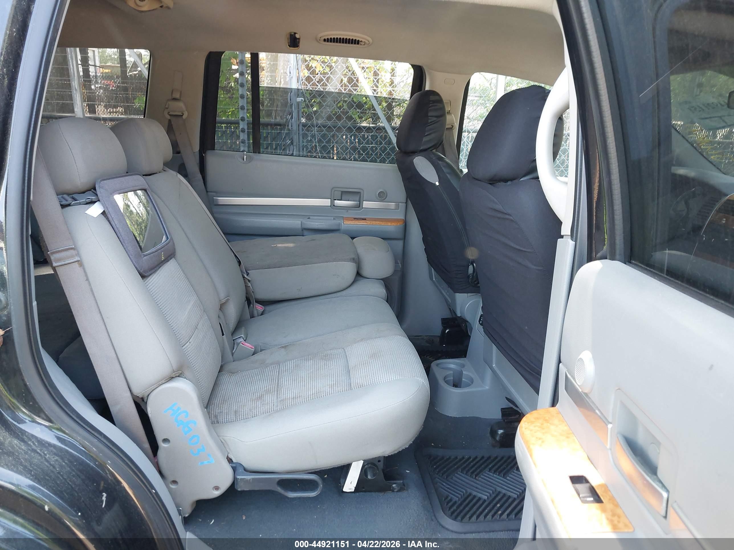 CHRYSLER ASPEN image 8