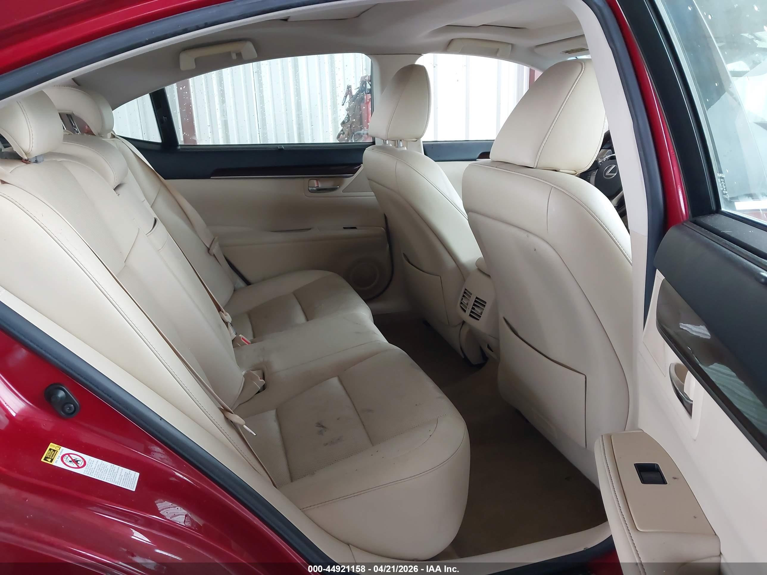 LEXUS ES image 8