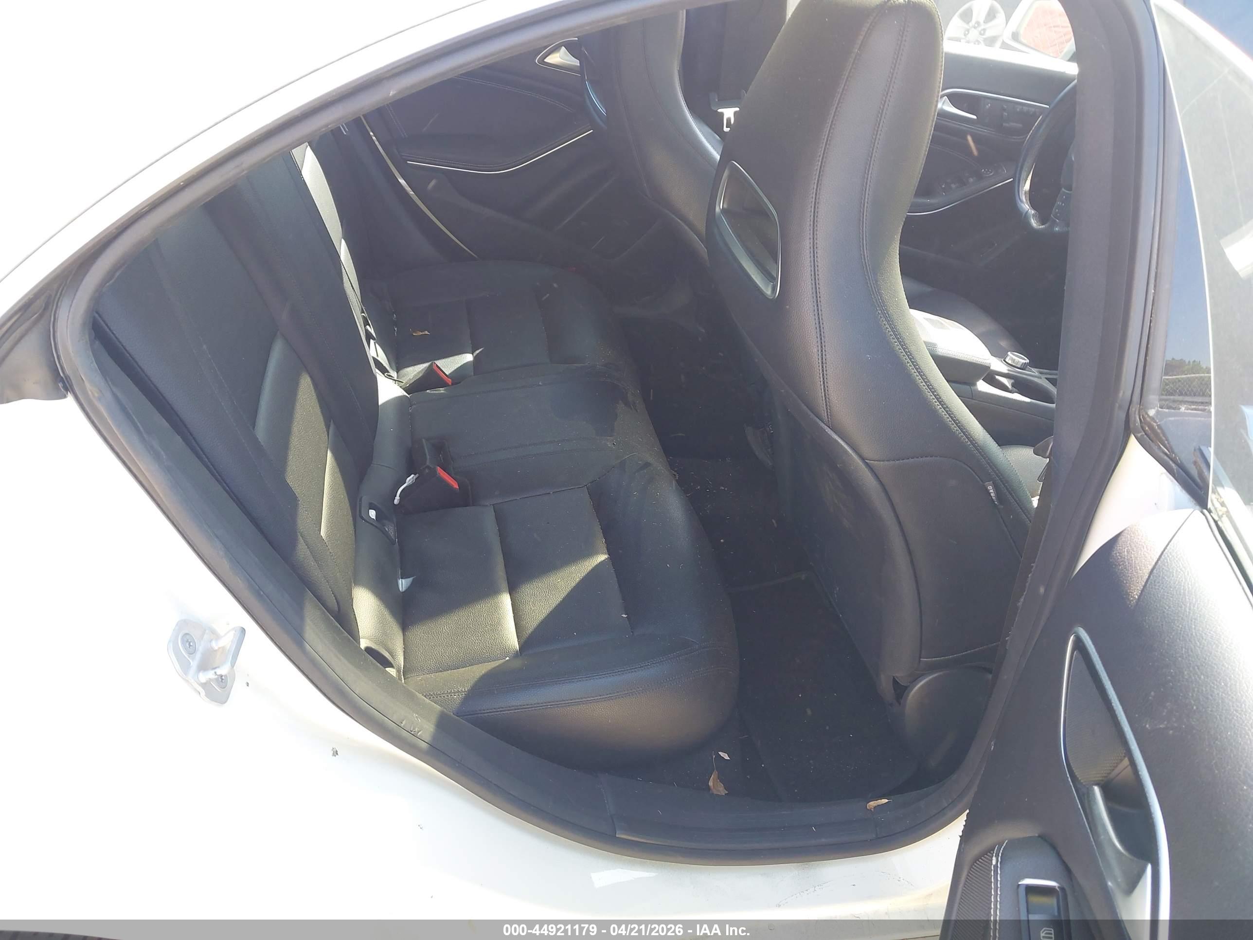 MERCEDES-BENZ CLA image 8