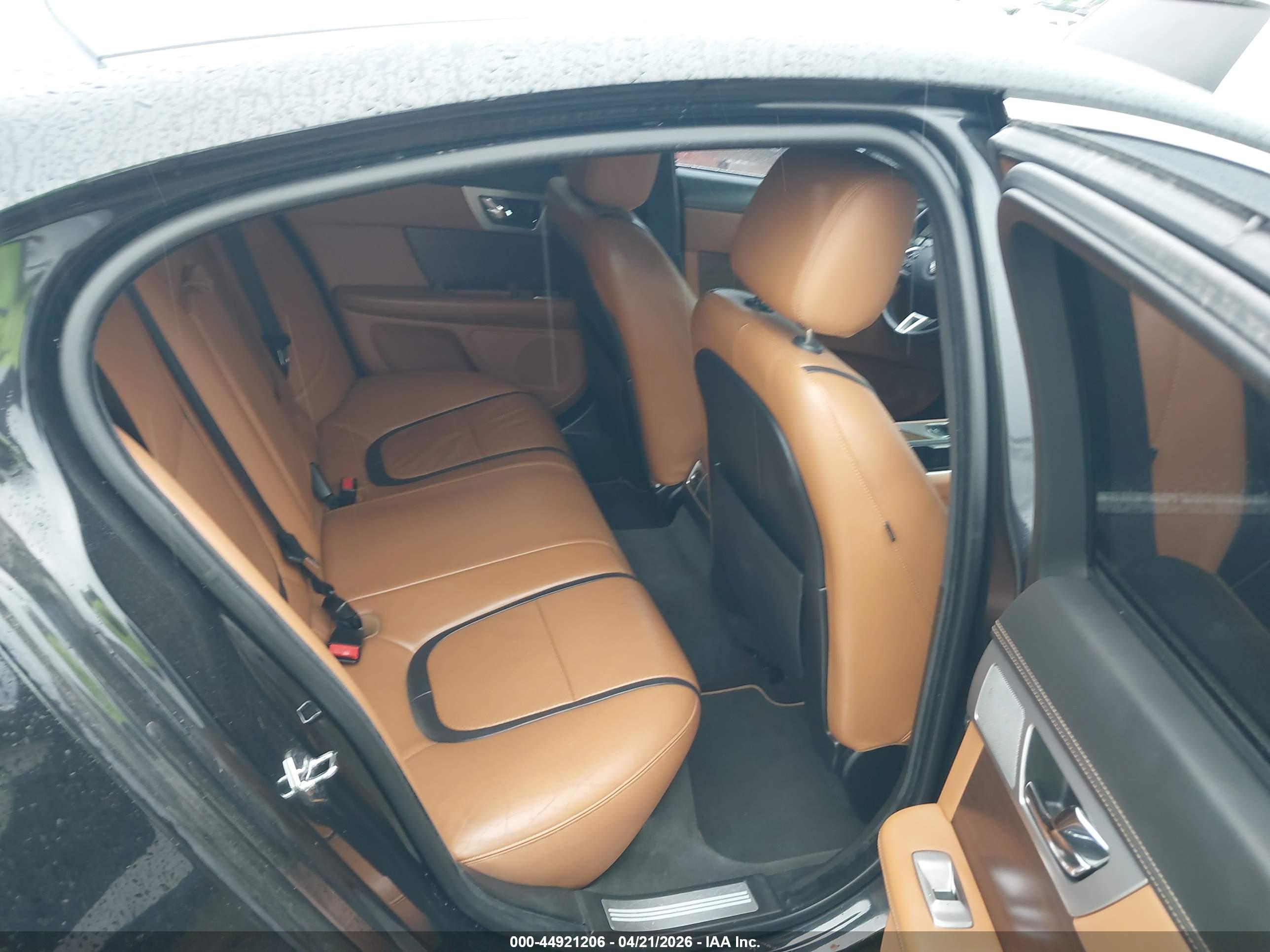 JAGUAR XF image 8