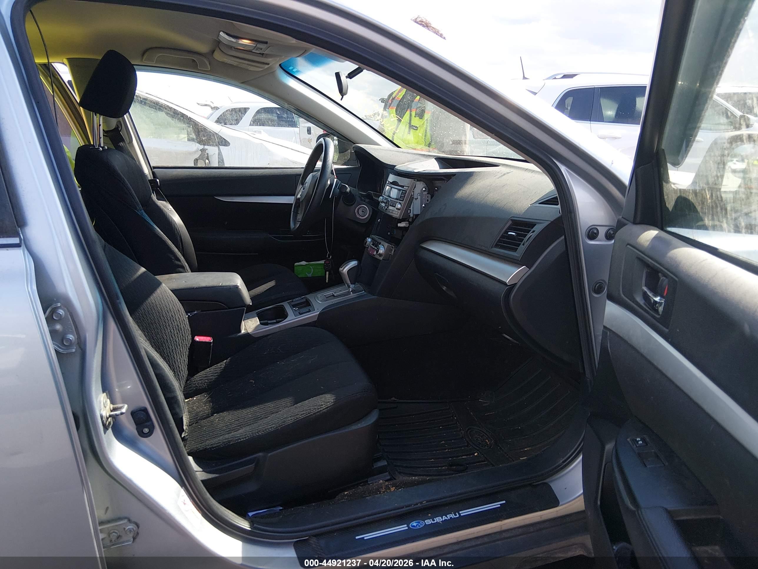 SUBARU OUTBACK image 5