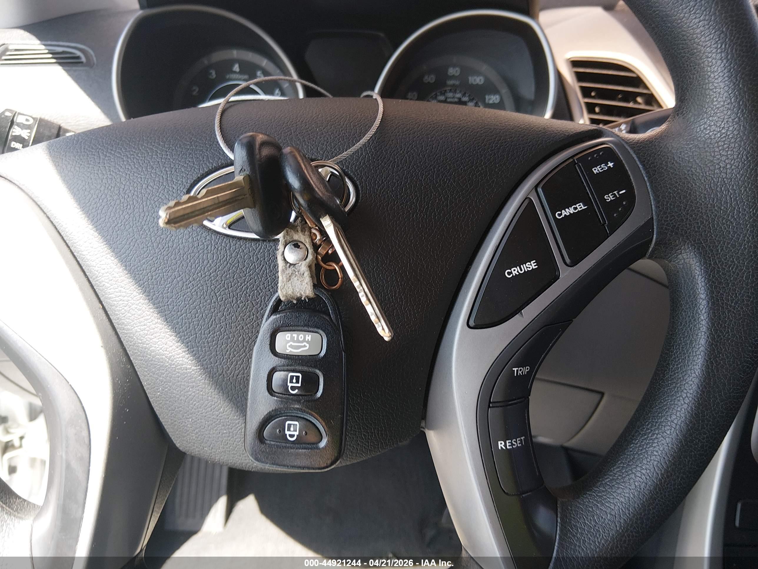 HYUNDAI ELANTRA image 11