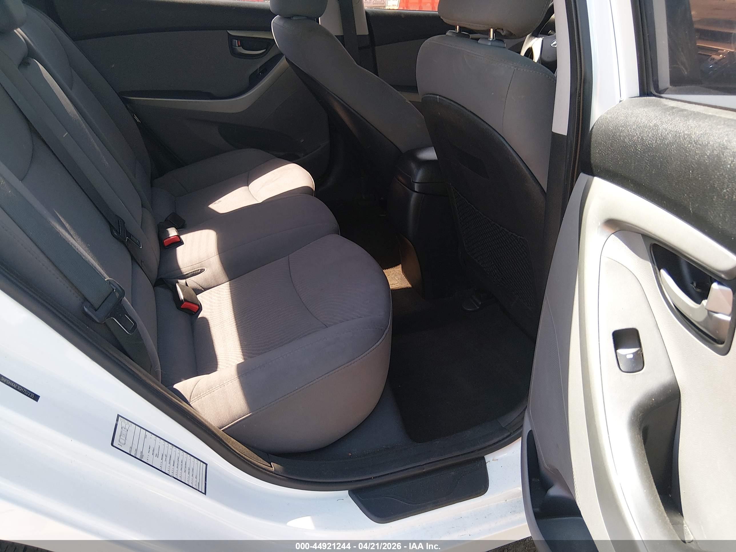 HYUNDAI ELANTRA image 8