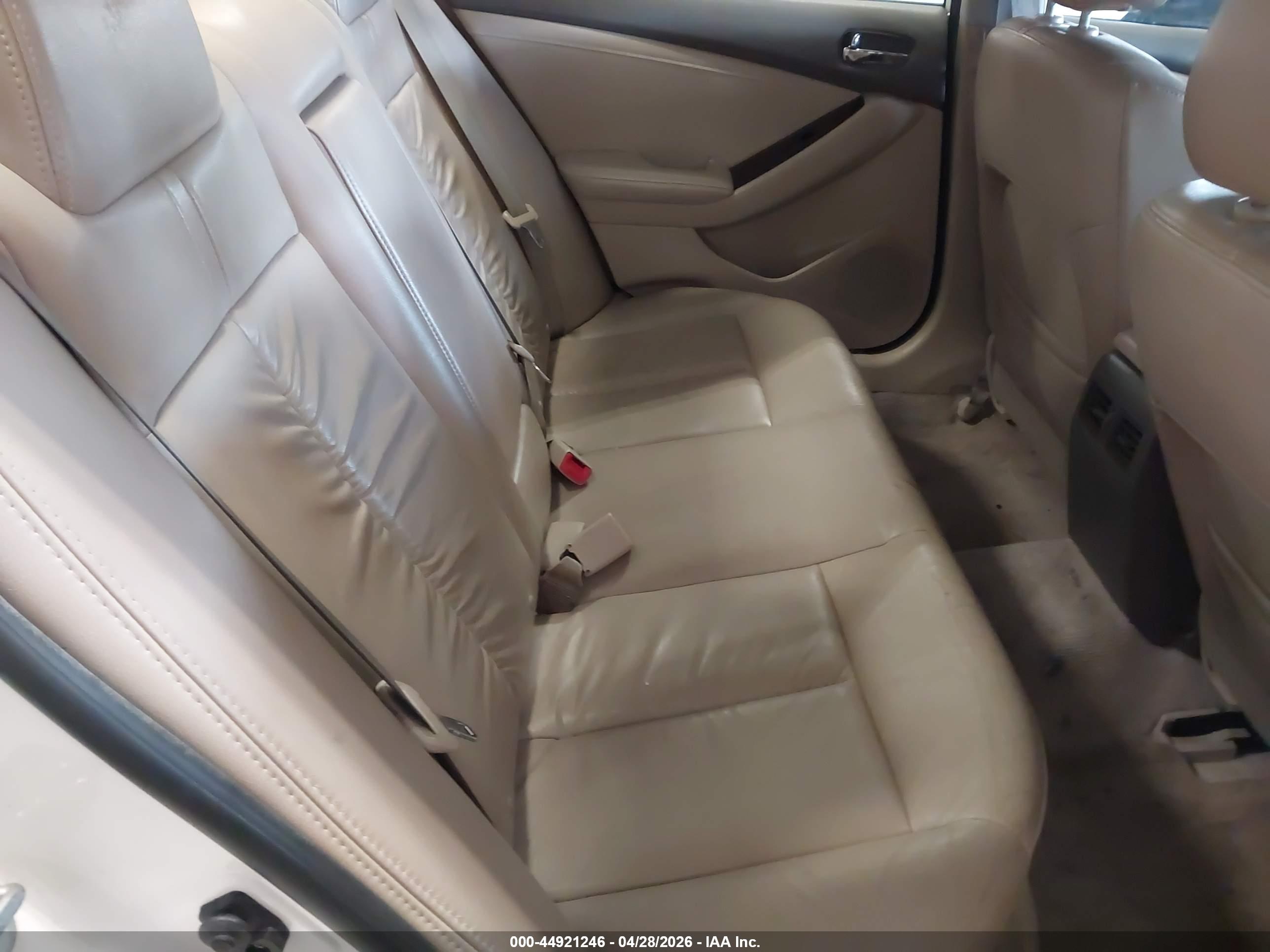NISSAN ALTIMA image 8
