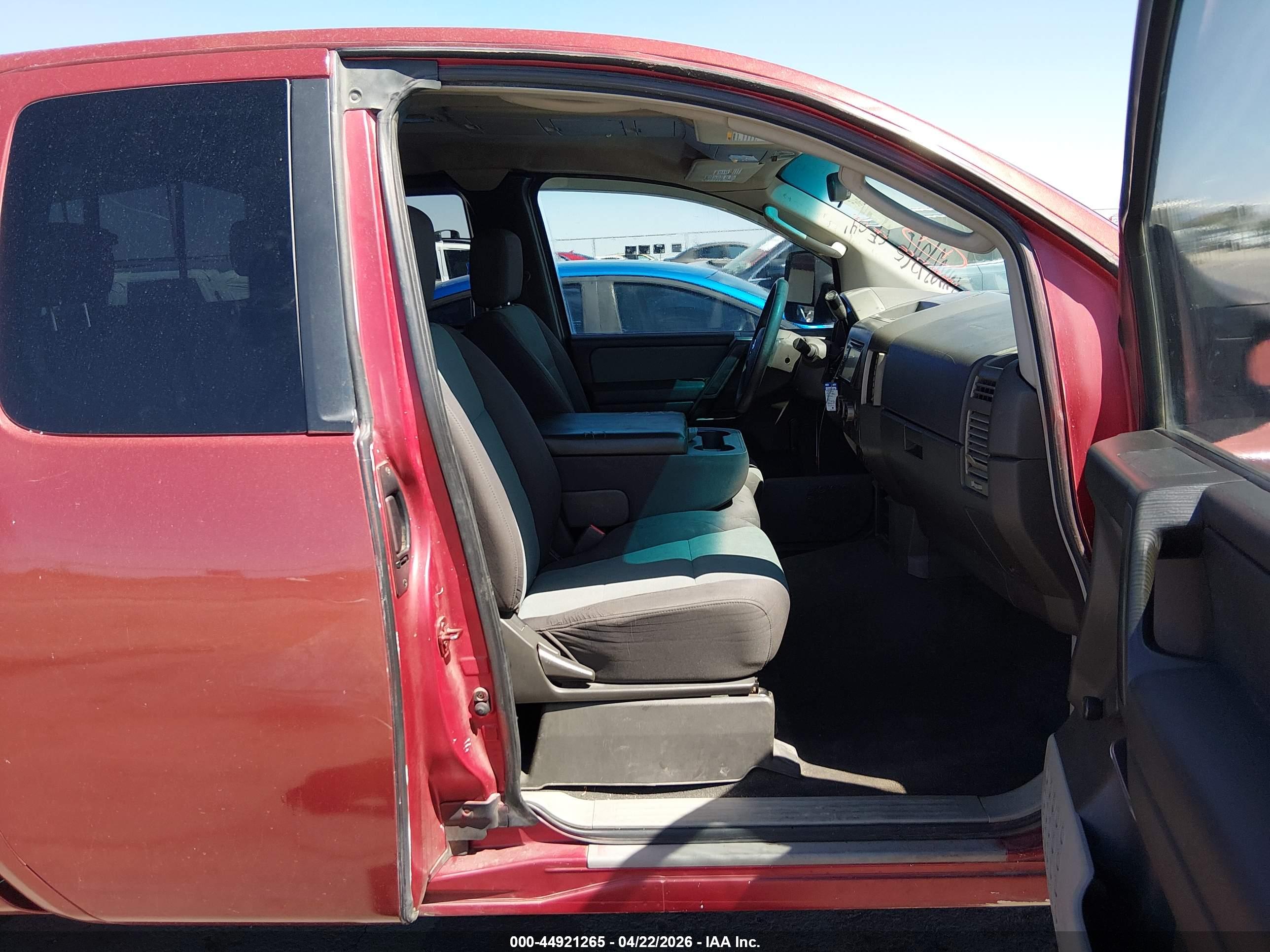 NISSAN TITAN image 5