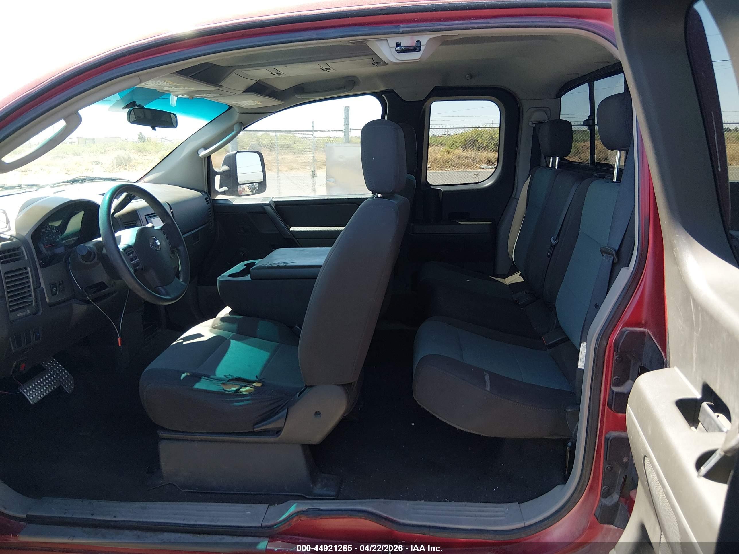 NISSAN TITAN image 8