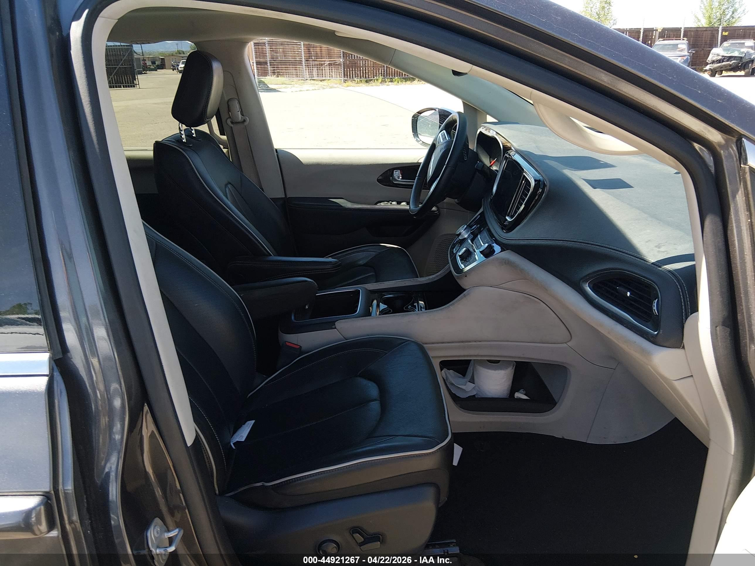 CHRYSLER PACIFICA image 5