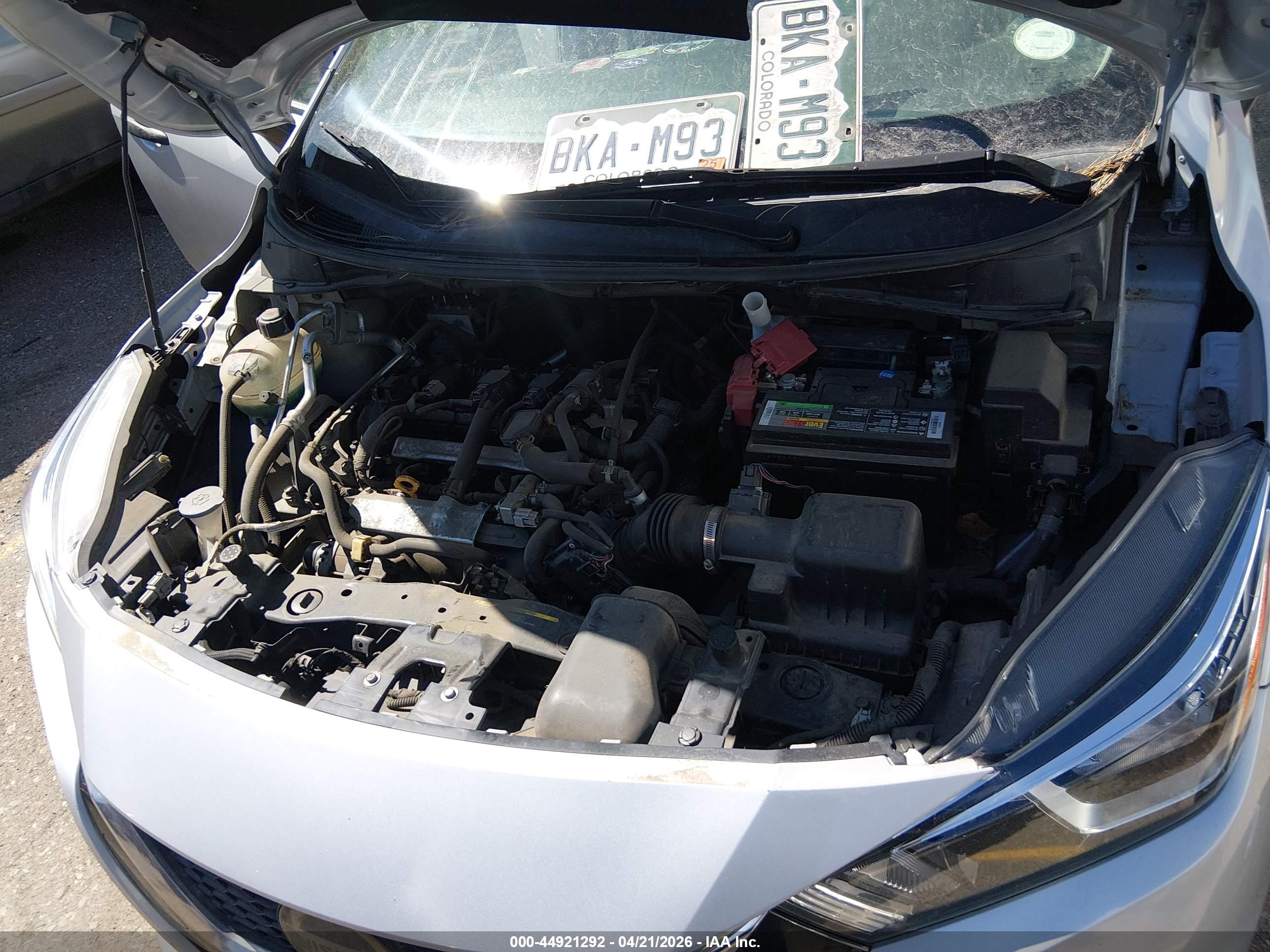 NISSAN VERSA image 10