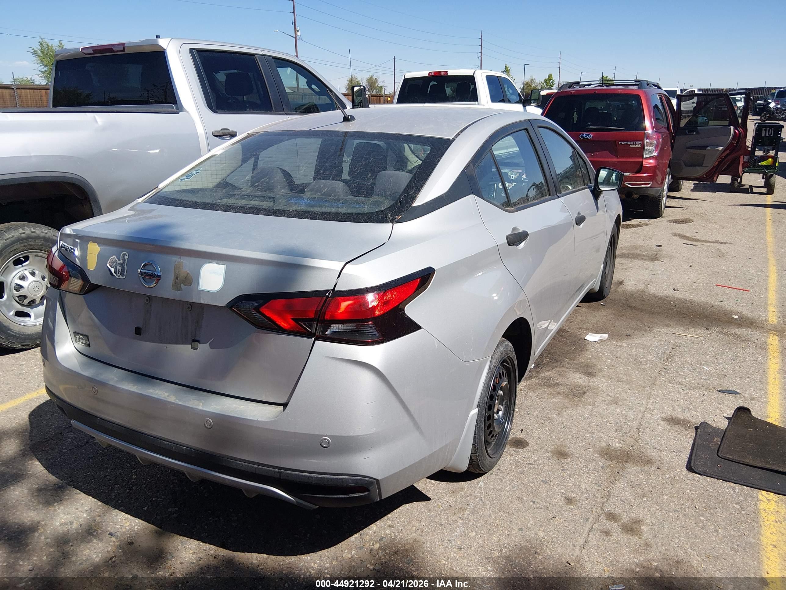 NISSAN VERSA image 4