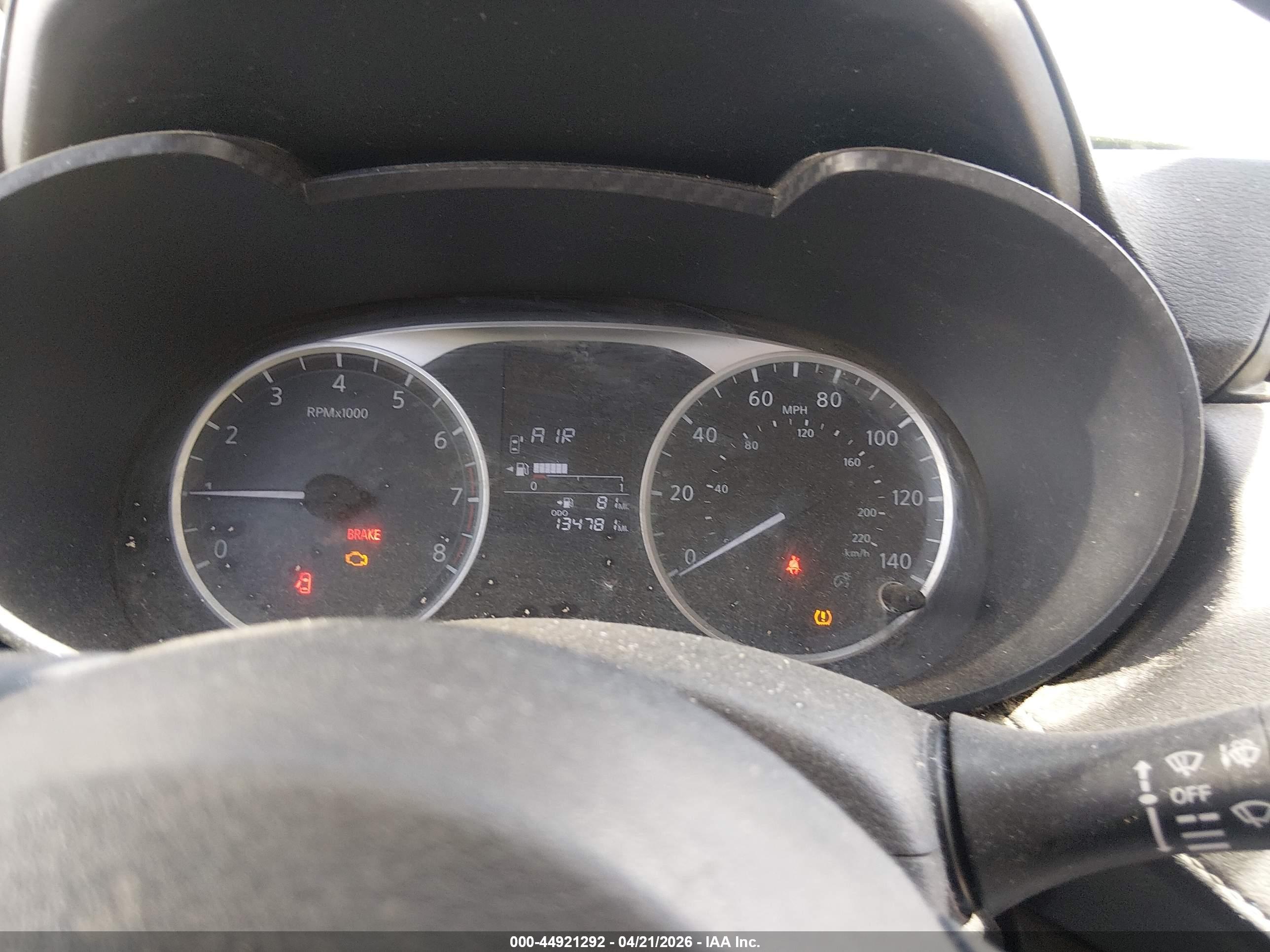 NISSAN VERSA image 7