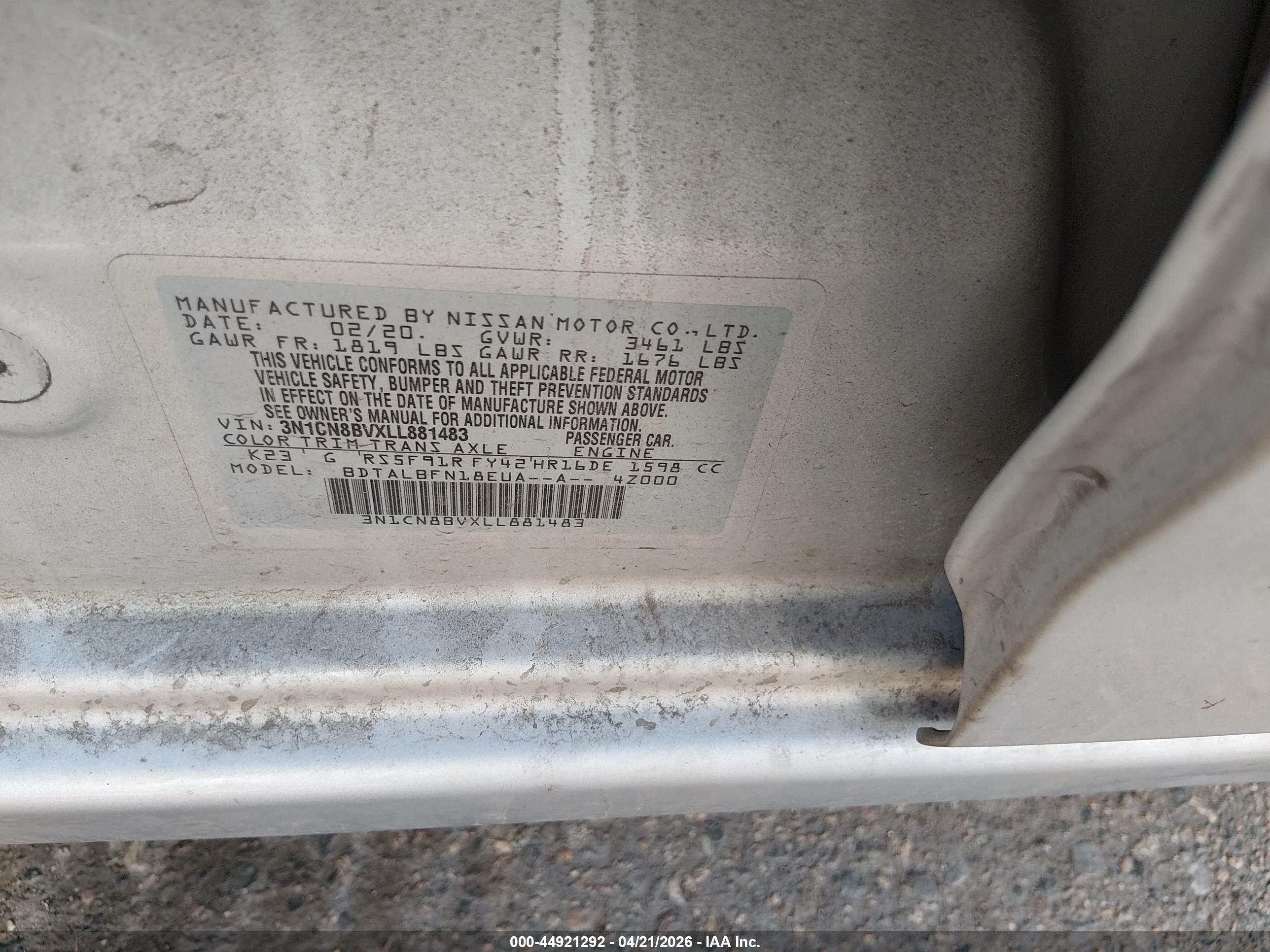 NISSAN VERSA image 9