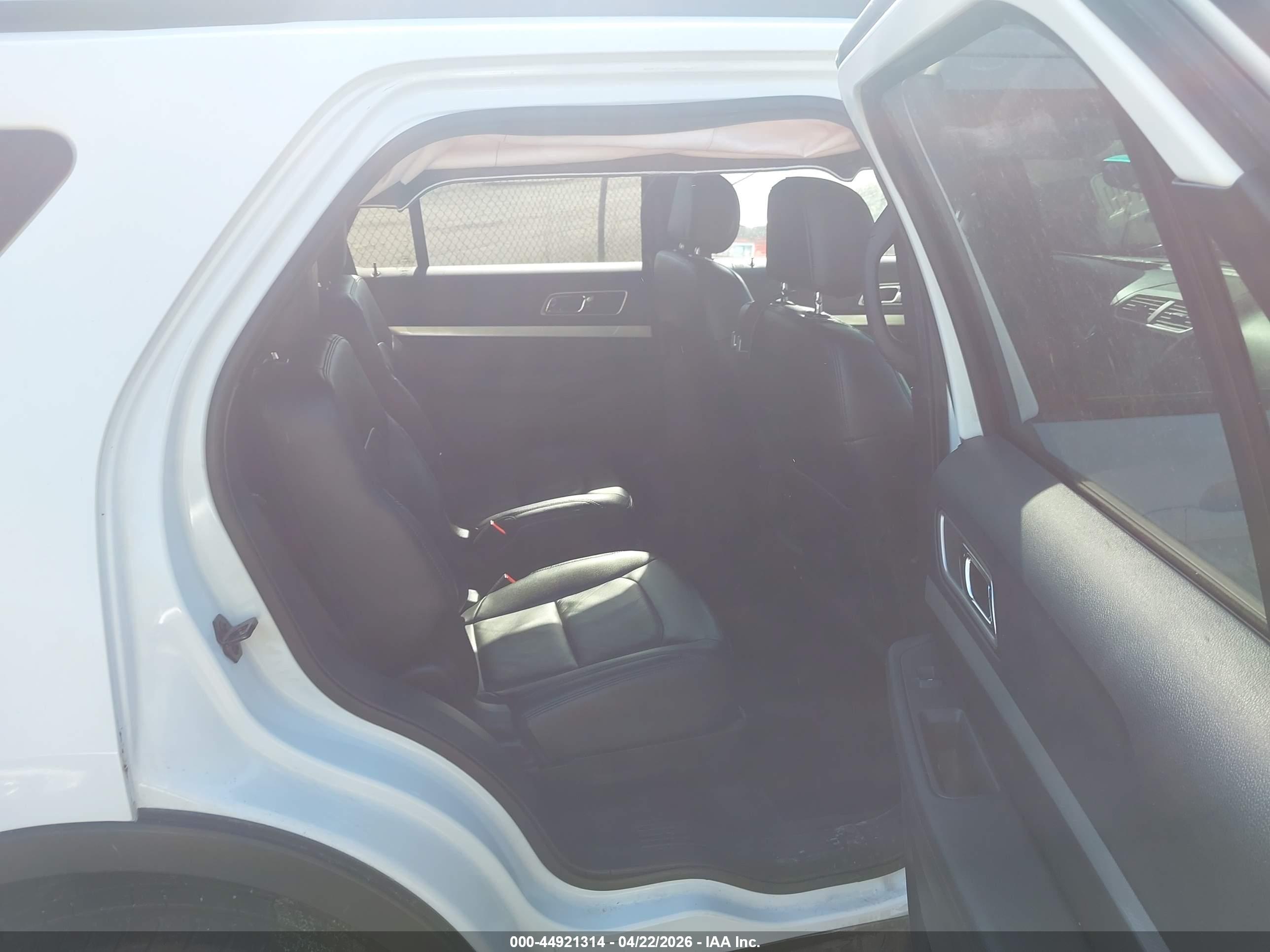 FORD EXPLORER image 8
